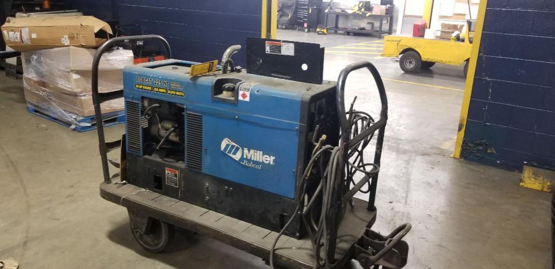 Miller Bobcat 225 NT Welder/Generator, Model 903517, S/N LE066316, Gasoline, 20hp, 10,000 Watts ($50 - Image 2 of 9