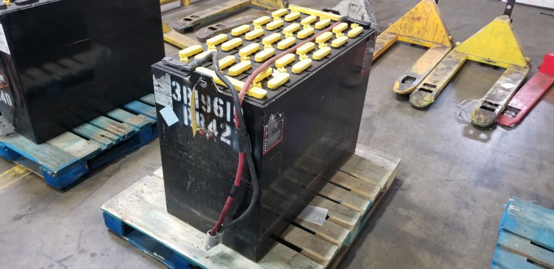 Hawker Powerline Battery, EO-583, 36v, 1000A.H., Battery Weight: 2,789 LB., 38" L x 20" W x 31" H ($ - Image 2 of 5