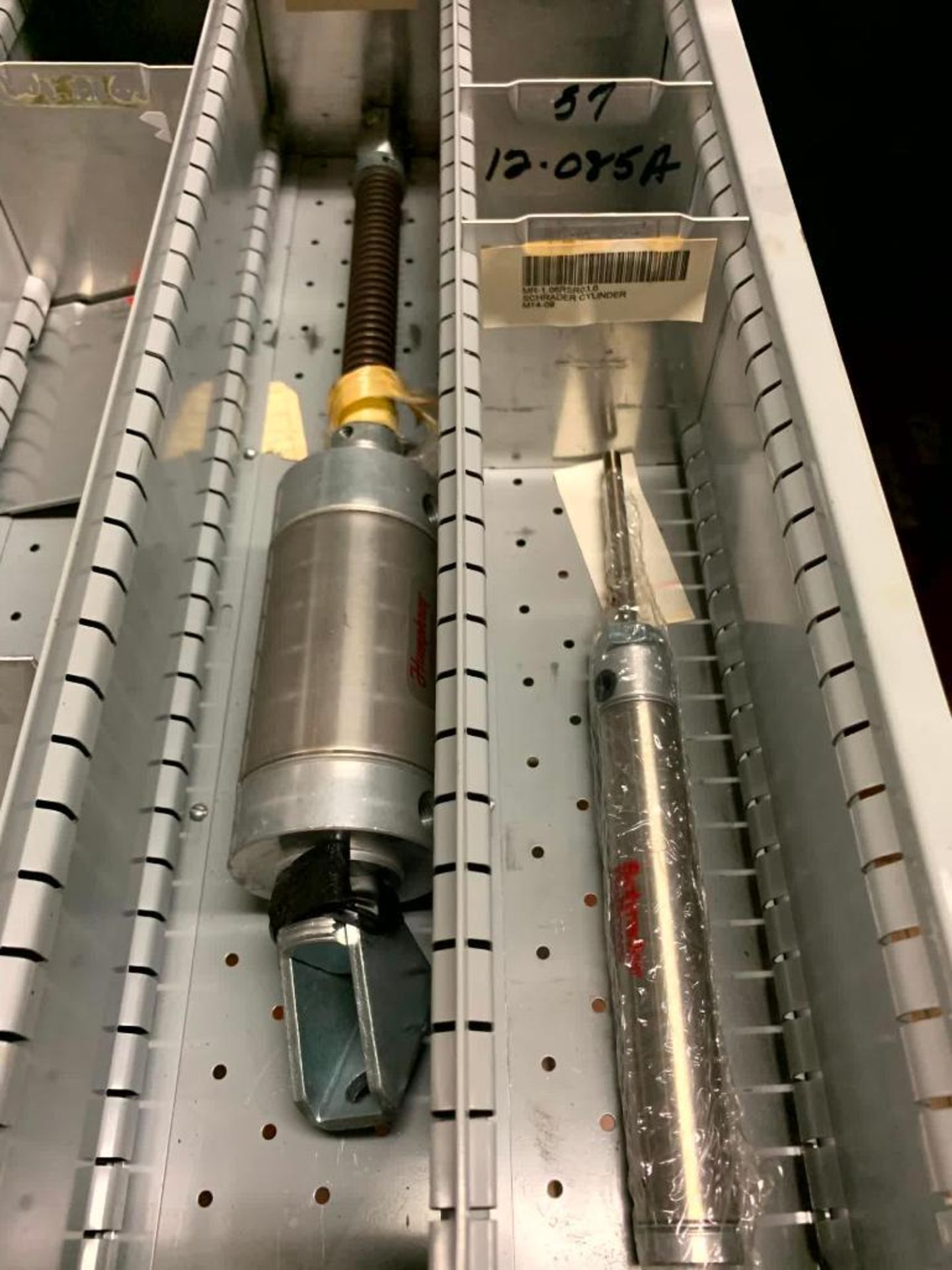 Lista 9-Drawer Cabinet: Cylinders, Oil Seals, Repair Kits, Pressure Gauges - Image 2 of 11