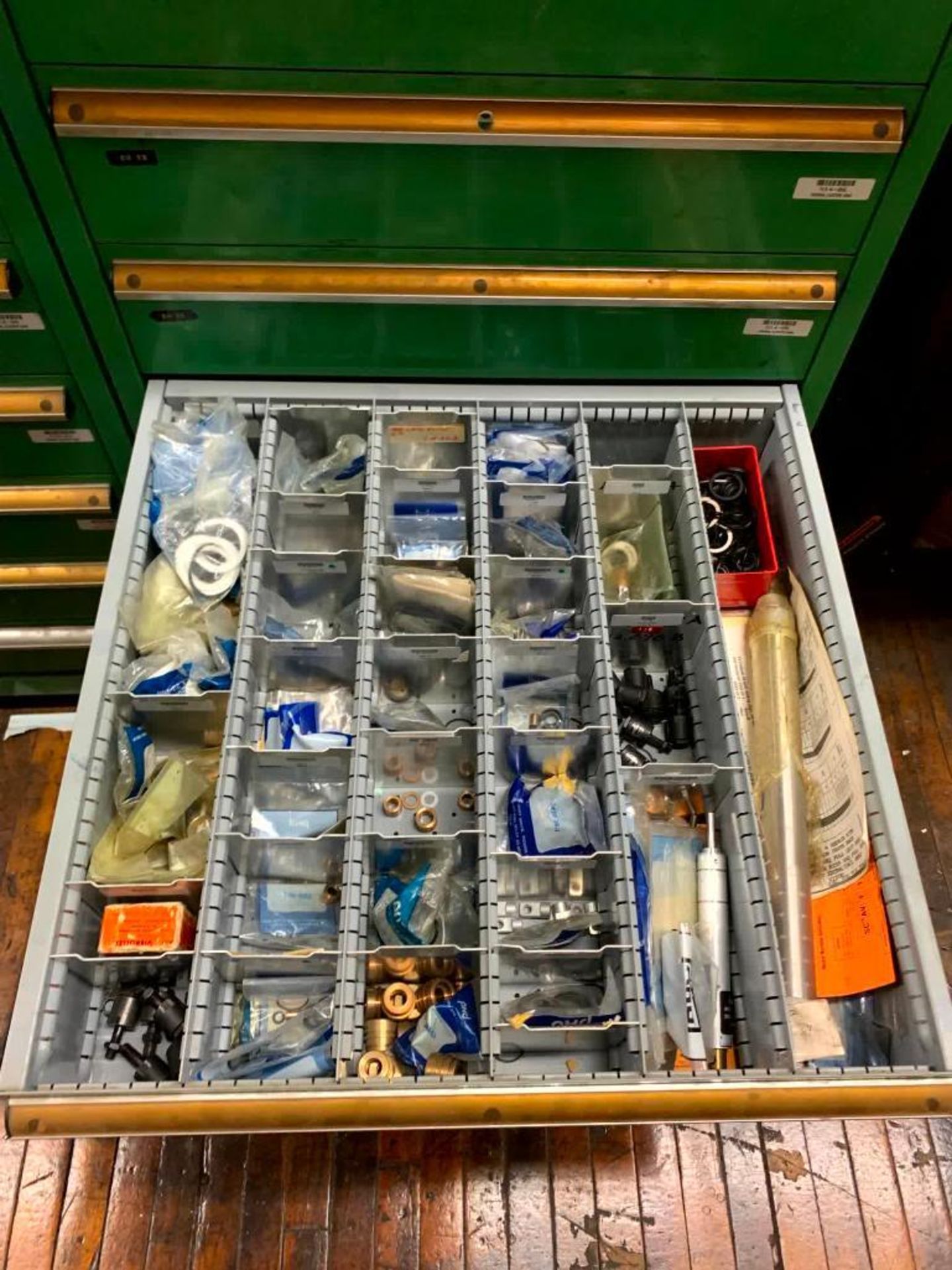 Lista 9-Drawer Cabinet: Cylinders, Oil Seals, Repair Kits, Pressure Gauges - Image 8 of 11