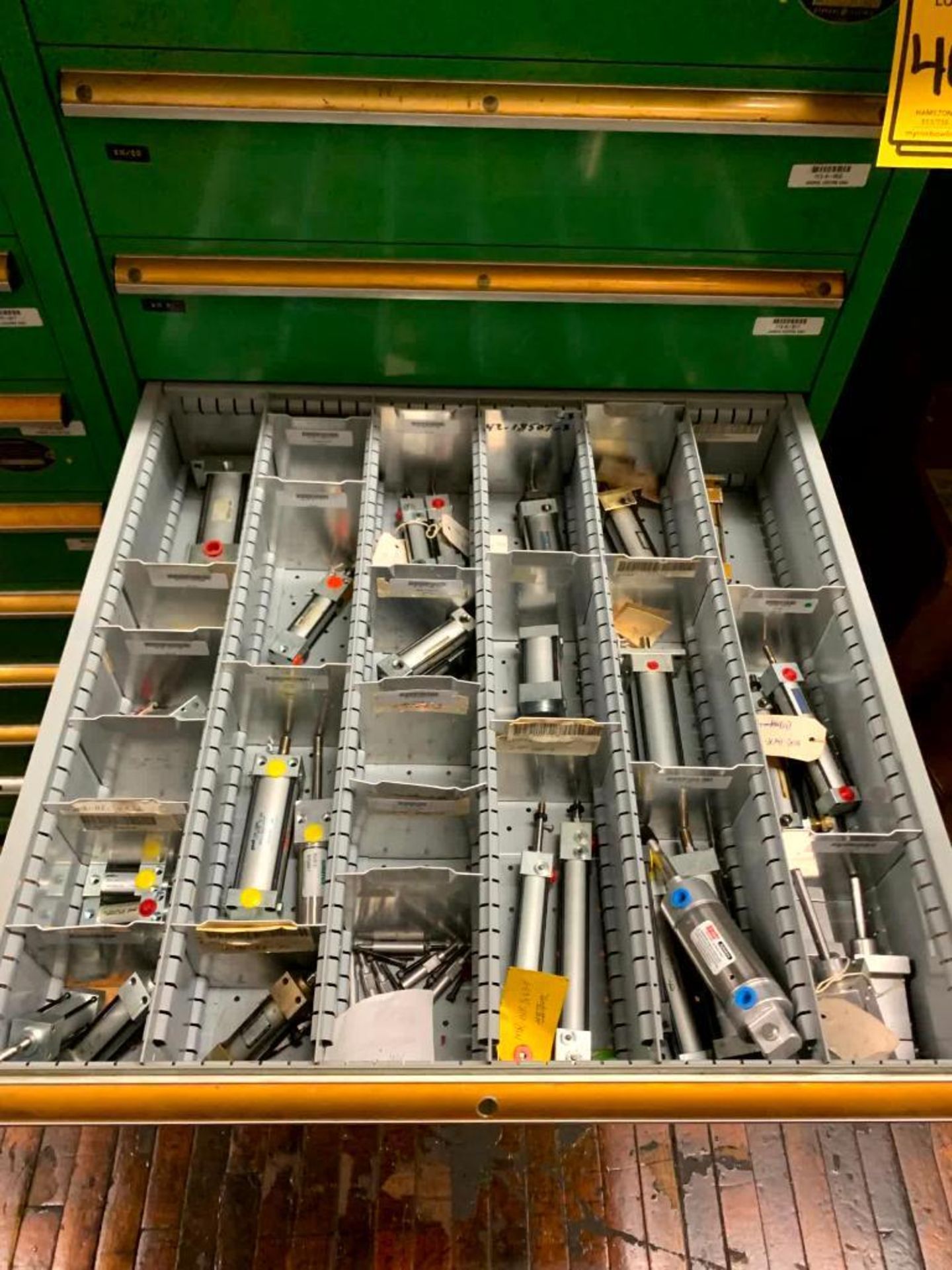 Lista 9-Drawer Cabinet: Cylinders, Oil Seals, Repair Kits, Pressure Gauges - Image 6 of 11