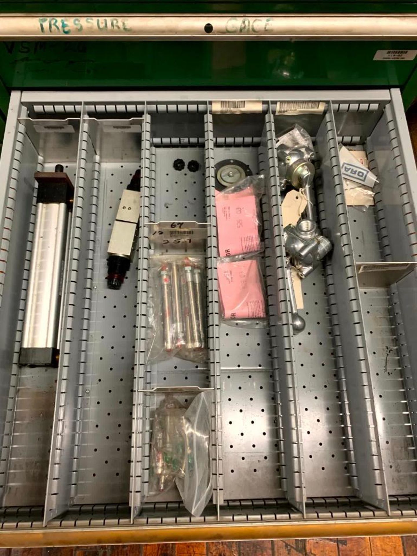 Lista 9-Drawer Cabinet: Cylinders, Oil Seals, Repair Kits, Pressure Gauges - Image 11 of 11