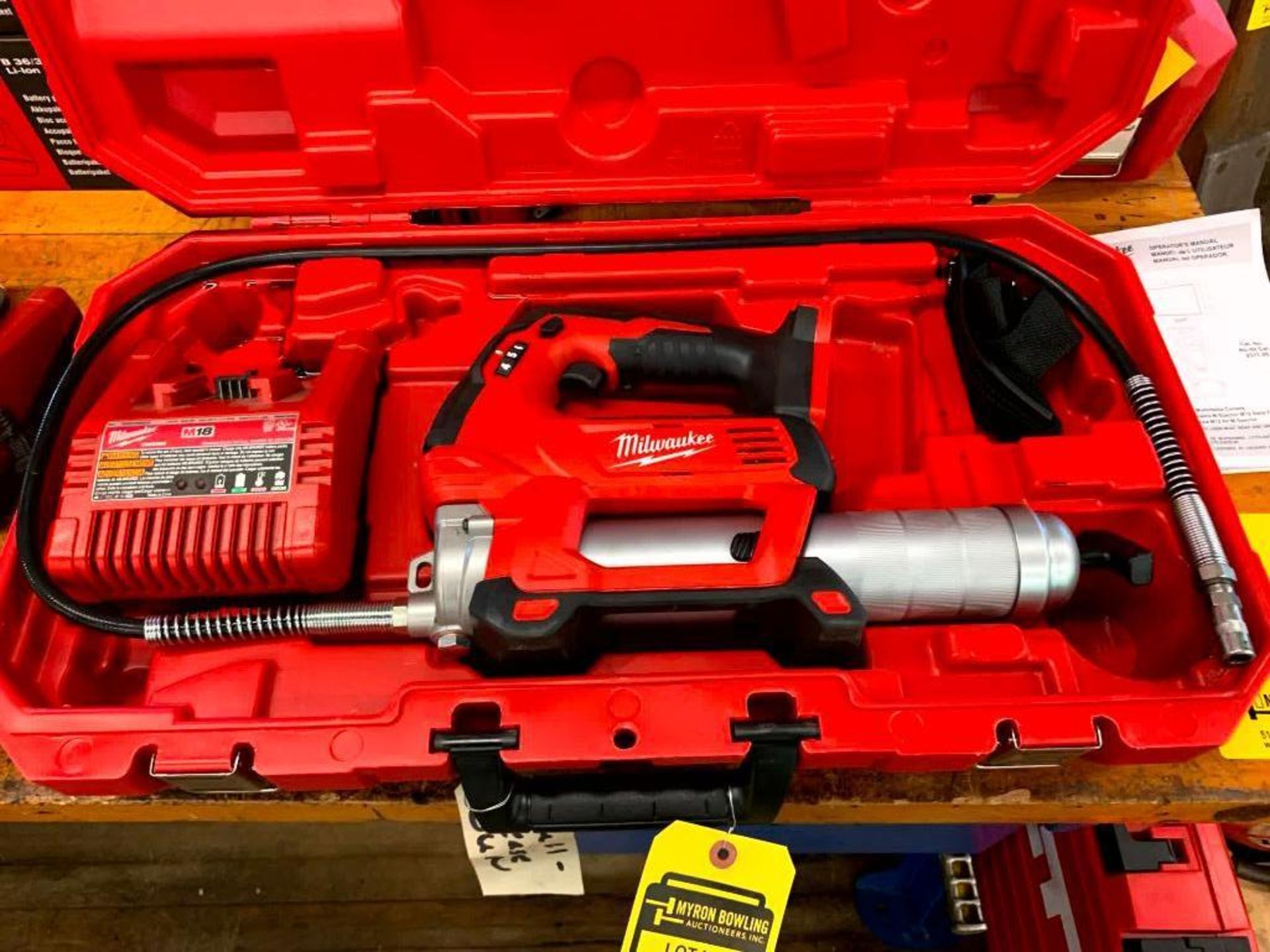 Milwaukee 18 V Grease Gun w/Battery Charger & Case - Image 2 of 3