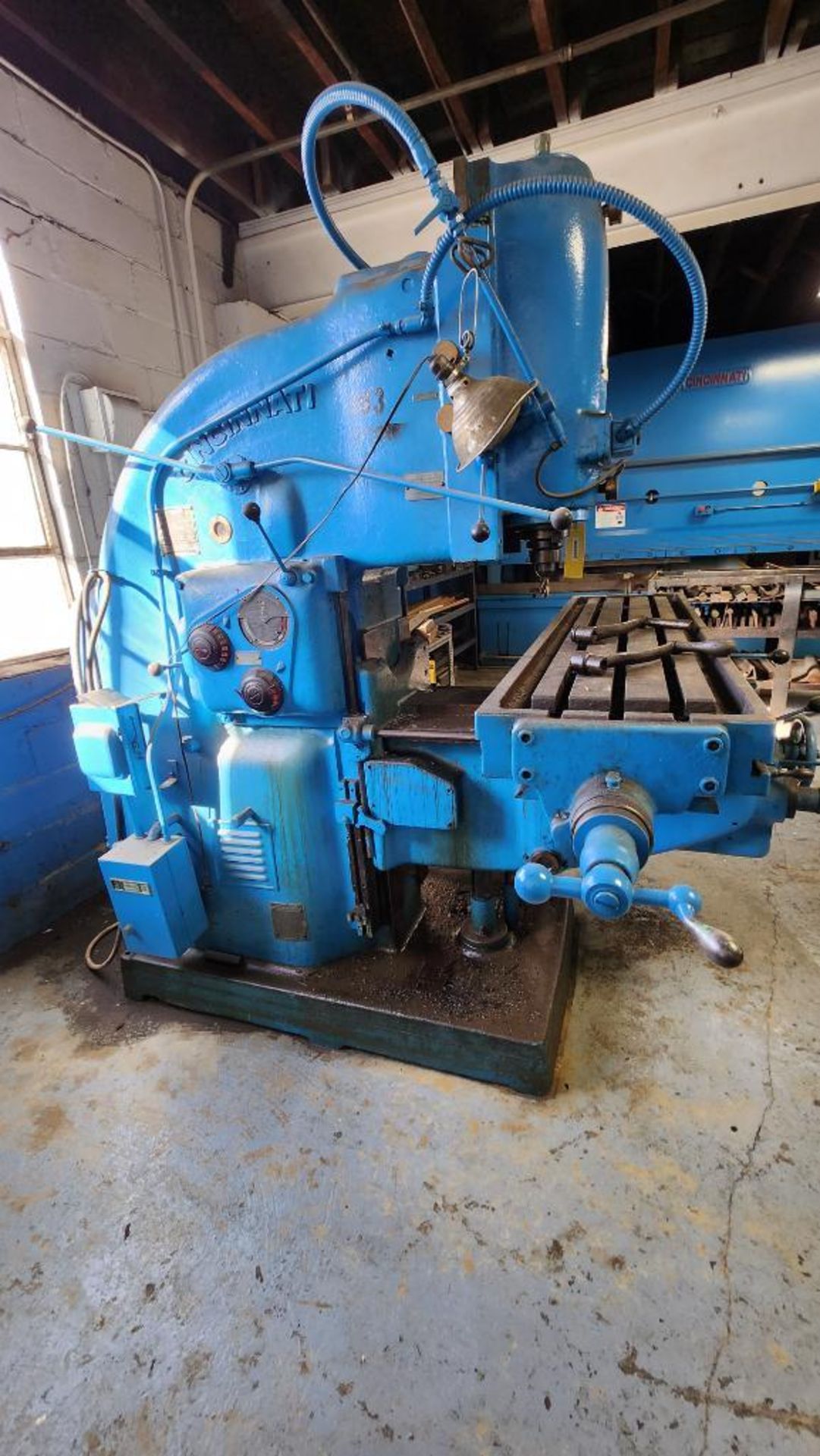 Cincinnati Milling Machine, No. 3, S/N 4A3VIL-389, 230 V, 3-Phase, 5 HP Video Link: Cincinnati Milli - Image 2 of 7