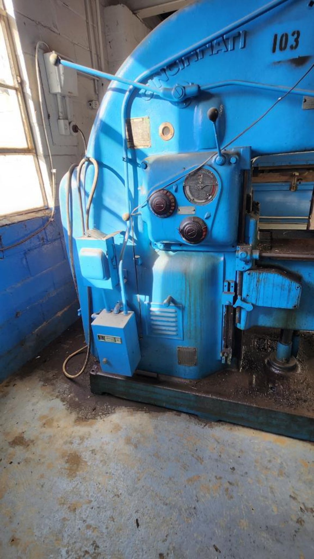 Cincinnati Milling Machine, No. 3, S/N 4A3VIL-389, 230 V, 3-Phase, 5 HP Video Link: Cincinnati Milli - Image 5 of 7