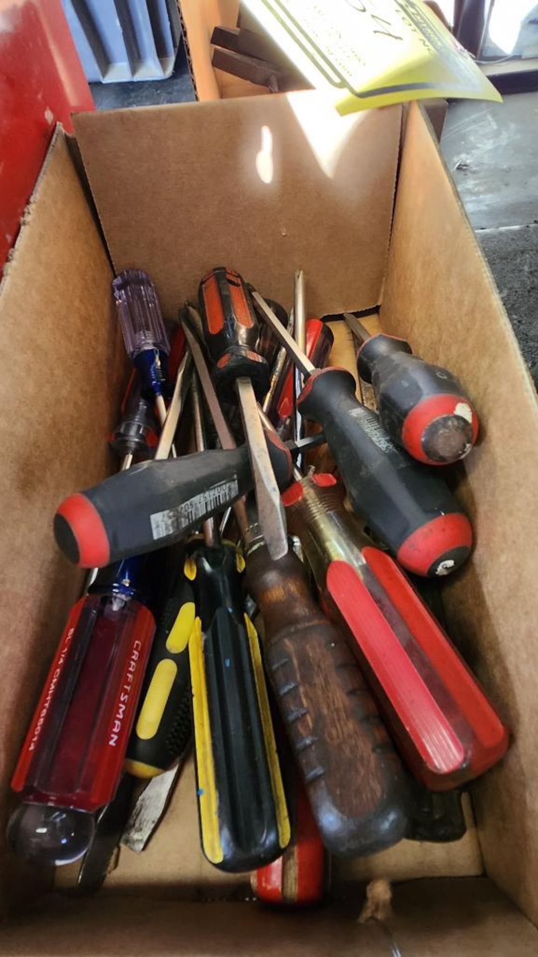 Box of Assorted Screw Drivers - Image 3 of 4