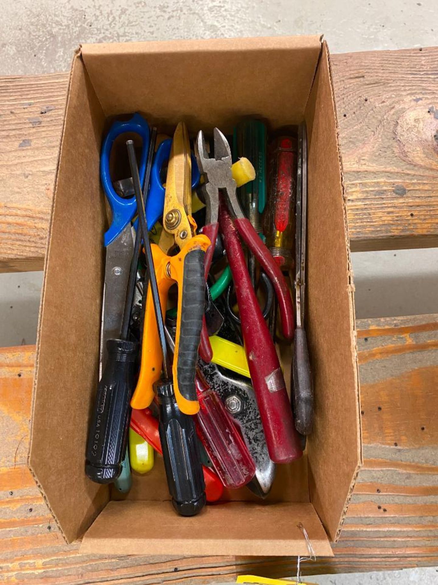 Box of Assorted Hand Tools - Image 2 of 2