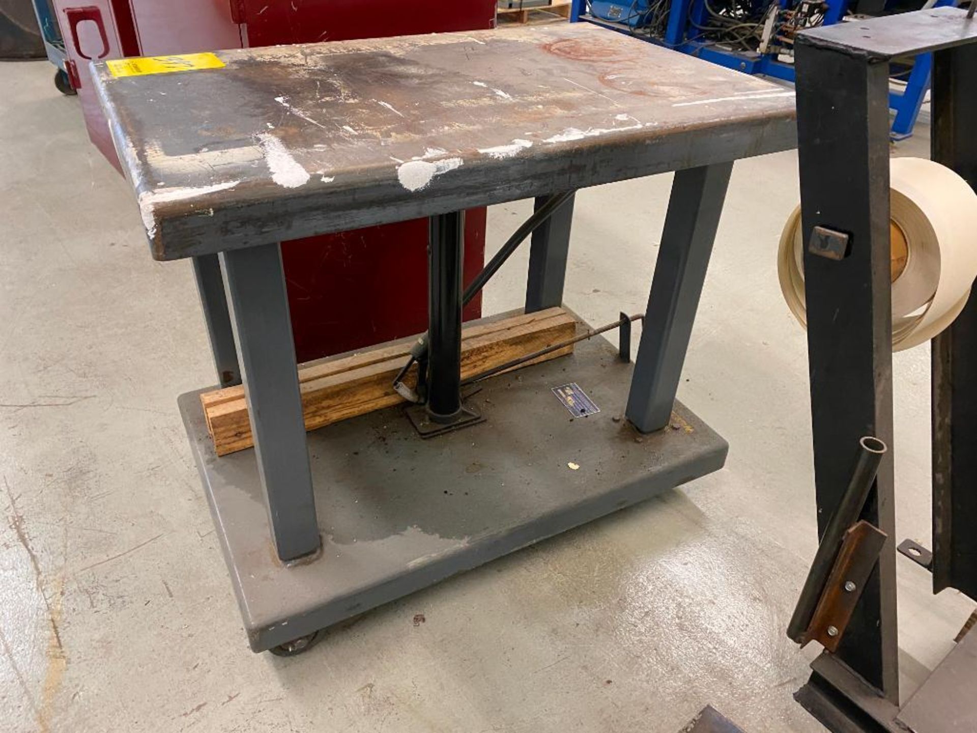 Hydraulic Lift Table - Image 2 of 2