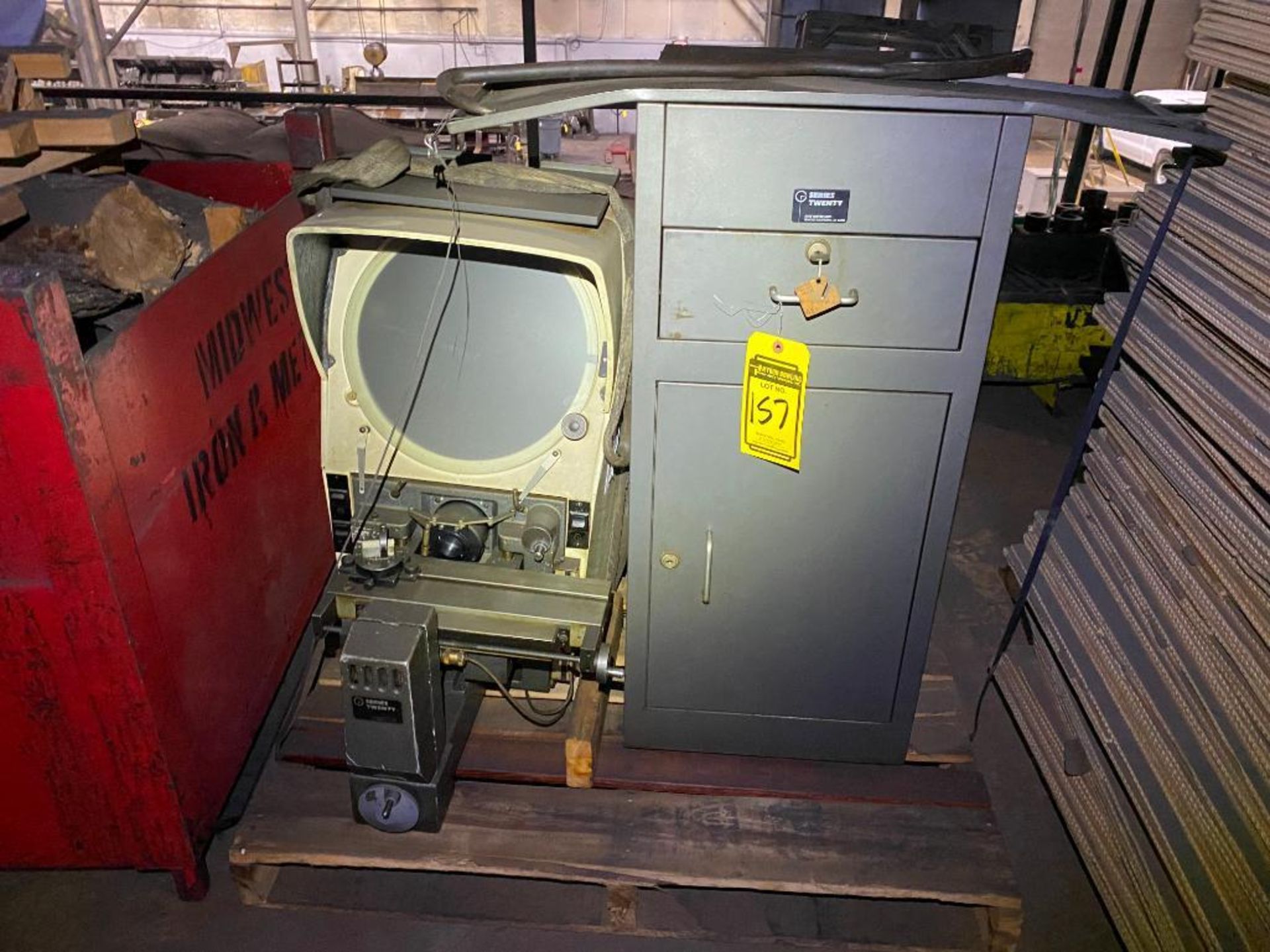 { Group of lots: 156, 157, 158, 159 } SERIES 20 OPTICAL COMPARATOR