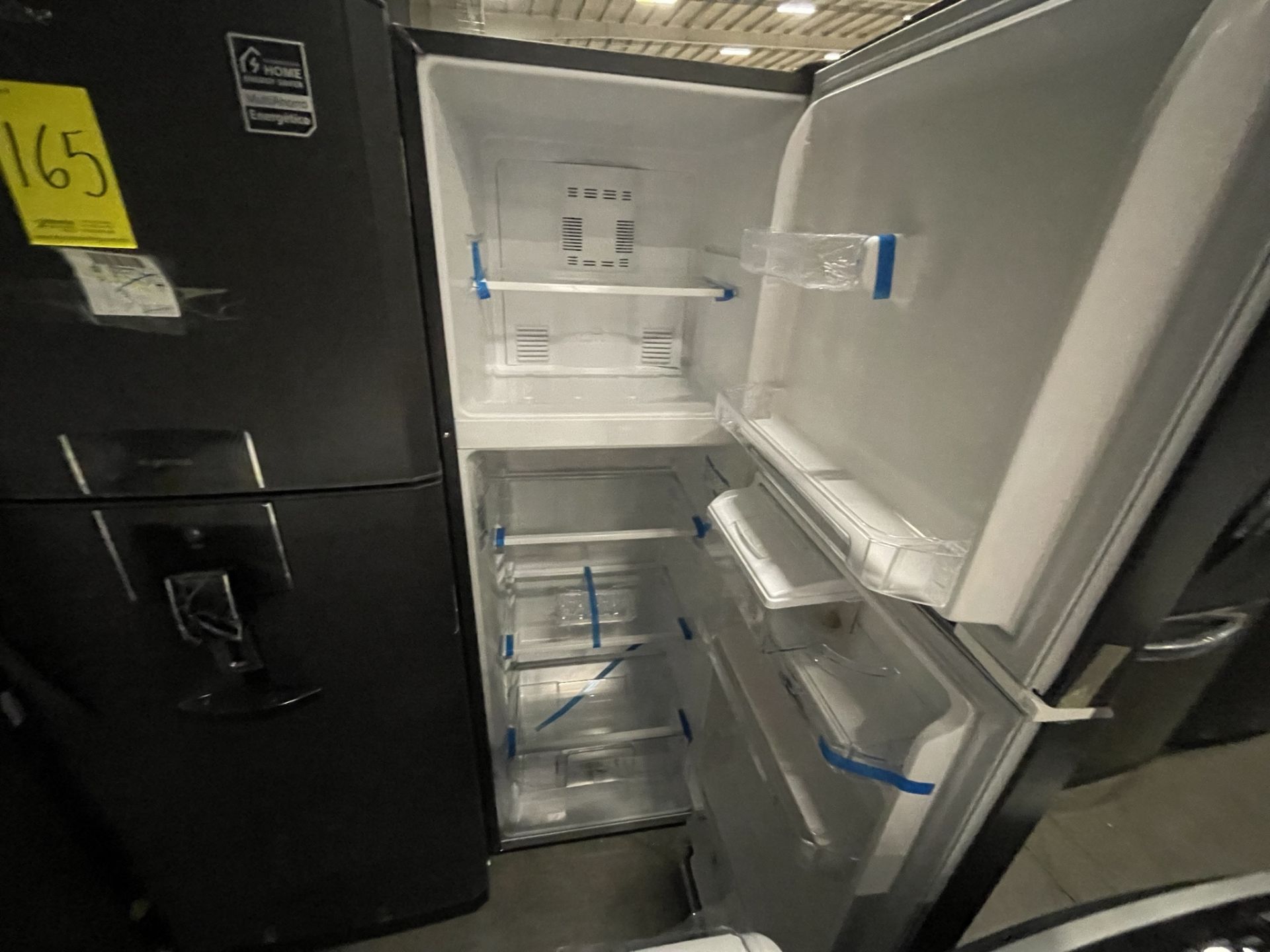 (EQUIPO NUEVO) 1 Refrigerador Con Dispensador De Agua Marca MABE, Modelo RMA300FJMRDA, Serie 2210B7 - Image 3 of 4