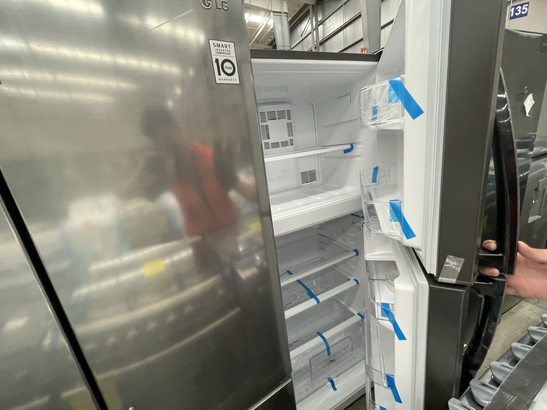 (EQUIPO NUEVO) 1 Refrigerador Con Dispensador De Agua Marca MABE, Modelo RME360FD, Serie 2210B82209 - Image 8 of 9