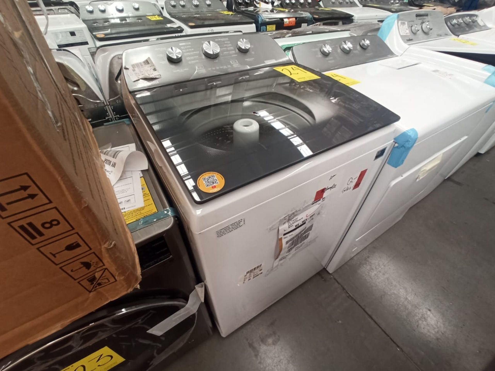 Lote de 1 Lavadora y 1 secadora contiene: 1 lavadora de 18 kg Marca Whirlpool, Modelo 8MWTW1823WJM0 - Image 9 of 14