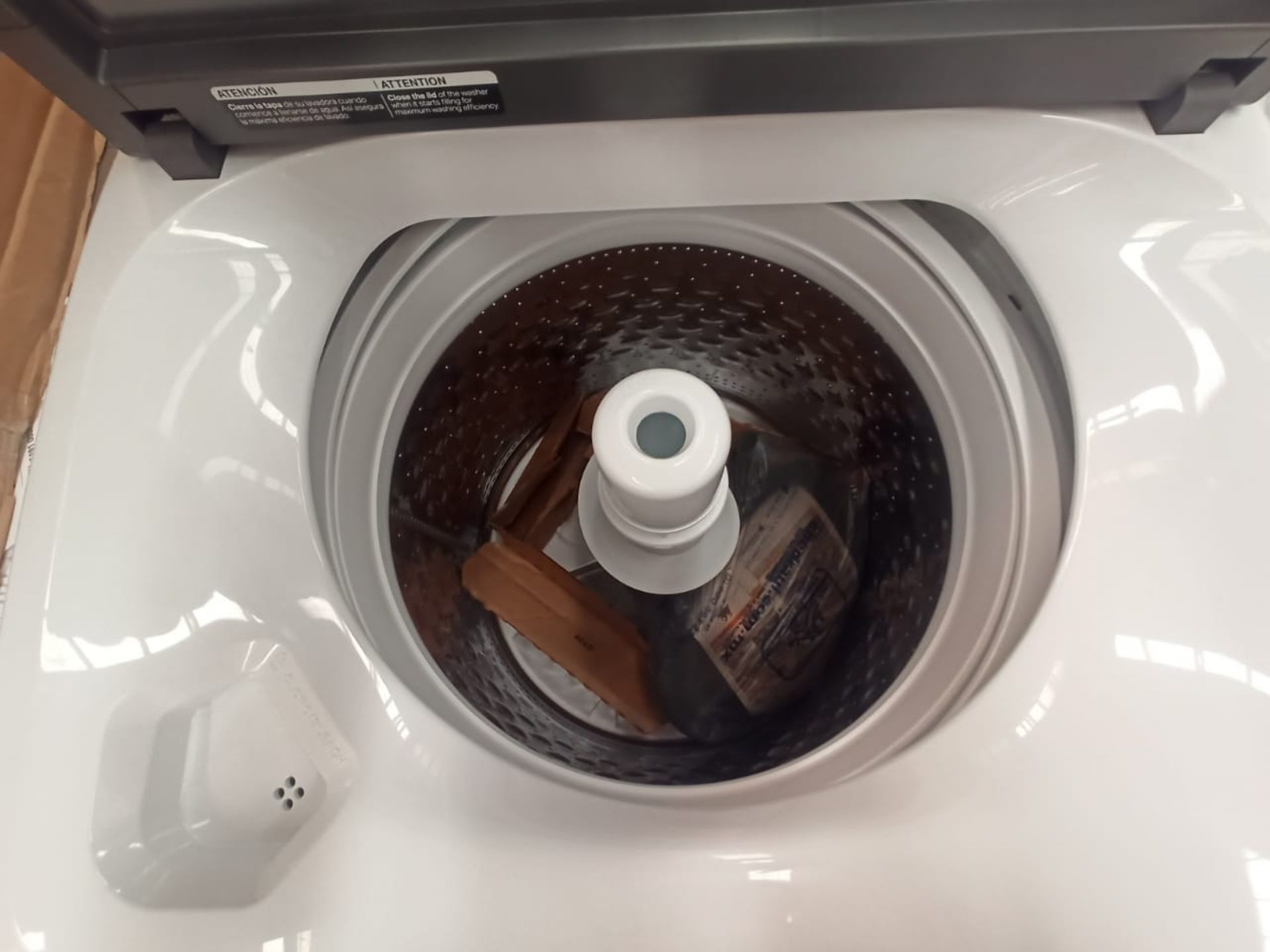 Lote de 1 Lavadora y 1 secadora contiene: 1 lavadora de 18 kg Marca Whirlpool, Modelo 8MWTW1823WJM0 - Image 13 of 14