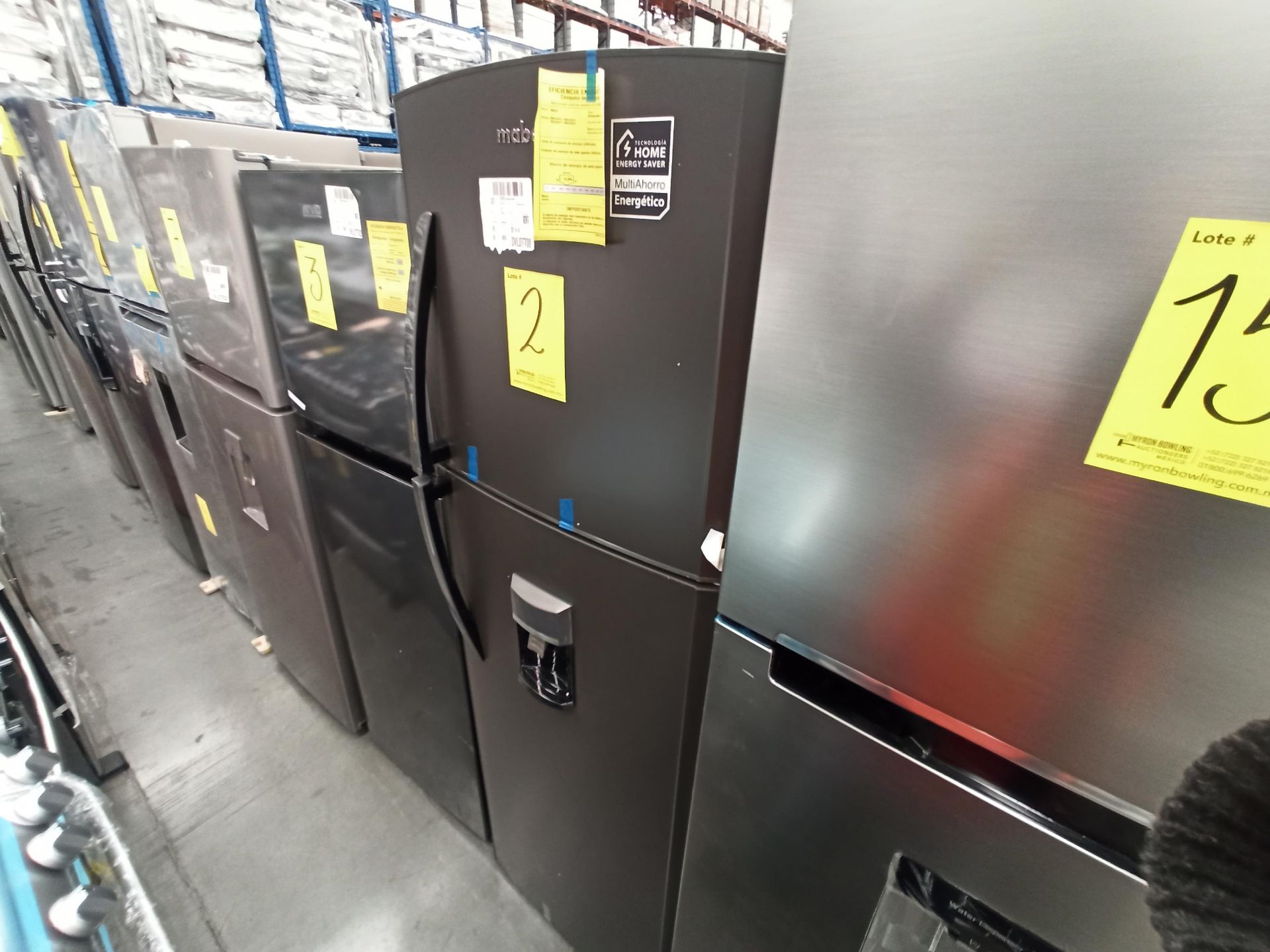 Lote de 2 refrigeradores contiene: 1 Refrigerador con dispensador de agua Marca MABE, Modelo RMA300 - Image 2 of 17