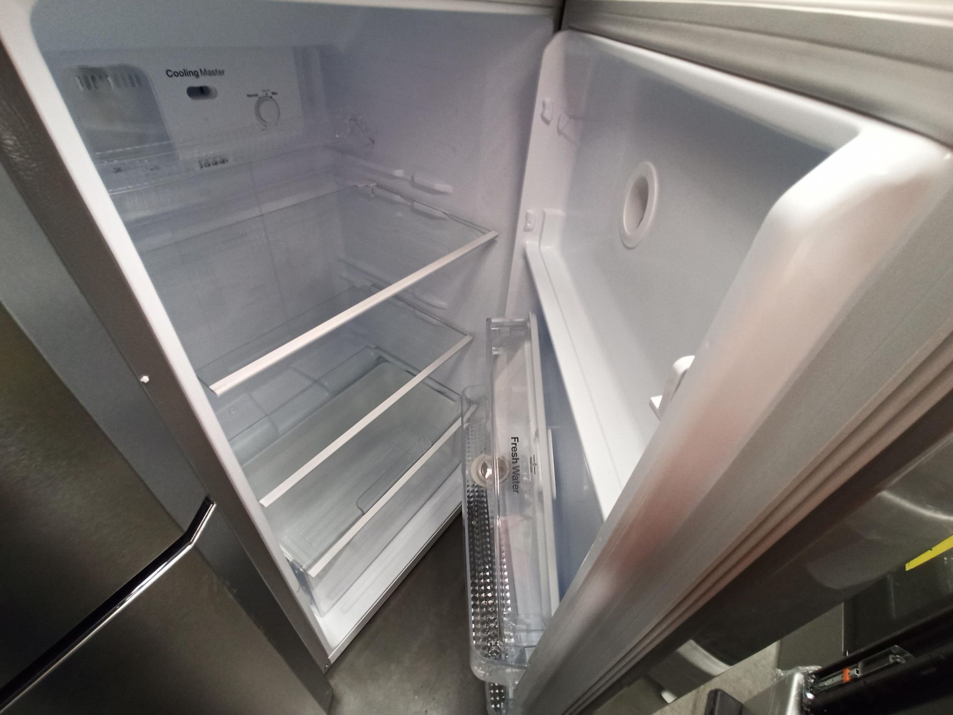 Lote de 2 refrigeradores contiene: 1 Refrigerador Marca WHIRLPOOL, Modelo WT1230K, Serie VSB3739992 - Image 16 of 18