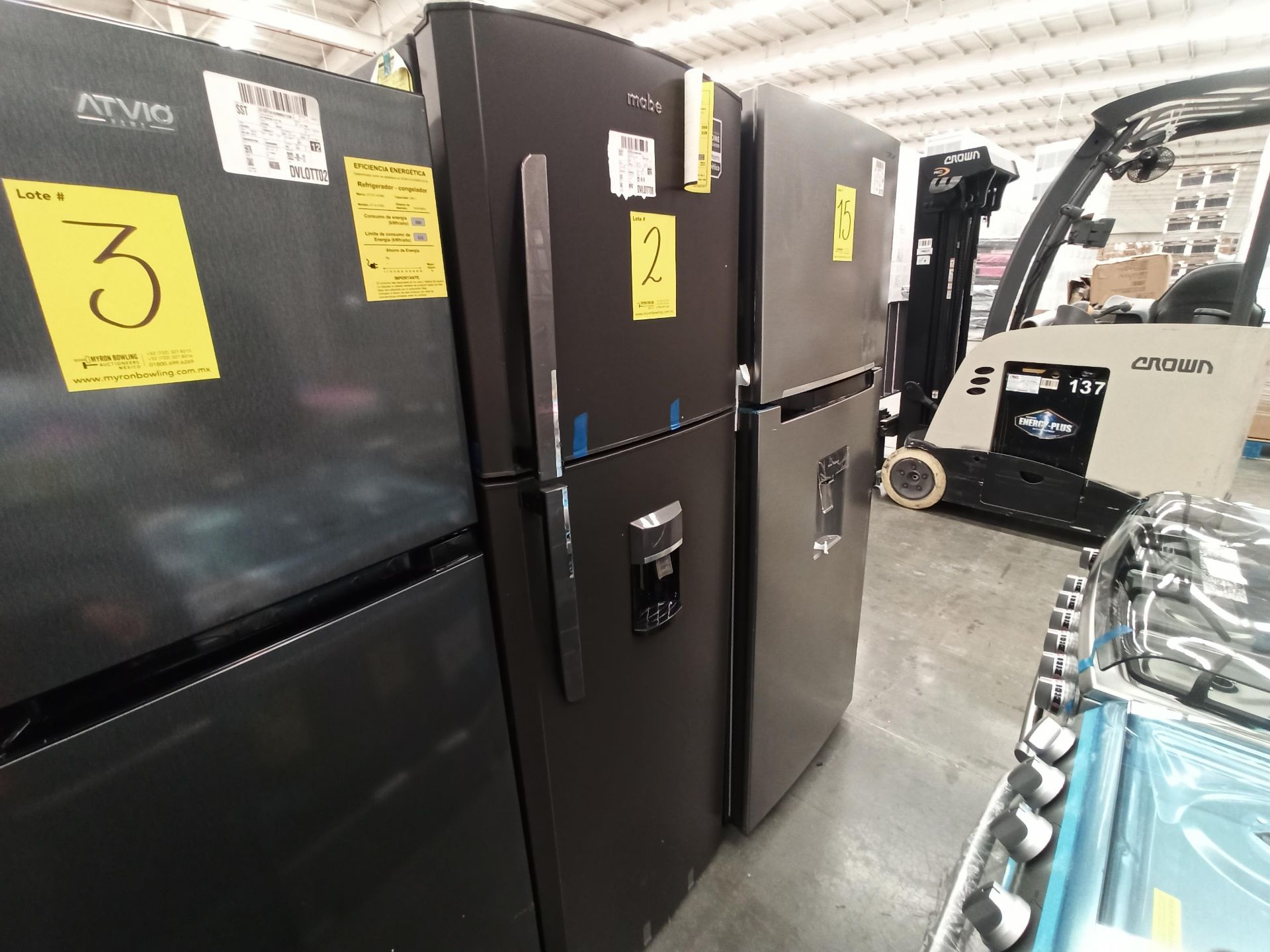 Lote de 2 refrigeradores contiene: 1 Refrigerador con dispensador de agua Marca MABE, Modelo RMA300 - Image 3 of 17