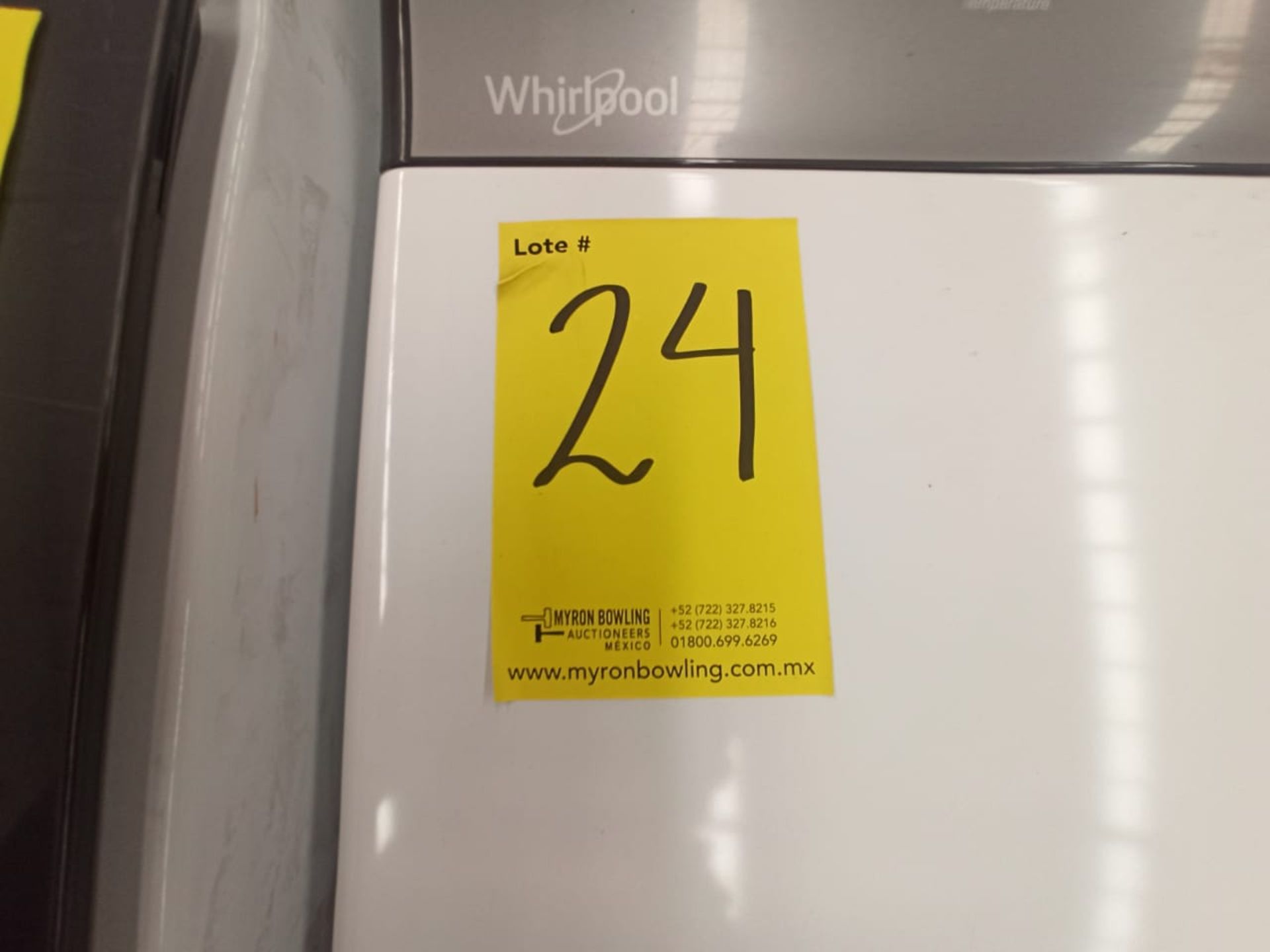 Lote de 1 Lavadora y 1 secadora contiene: 1 lavadora de 18 kg Marca Whirlpool, Modelo 8MWTW1823WJM0 - Image 8 of 14