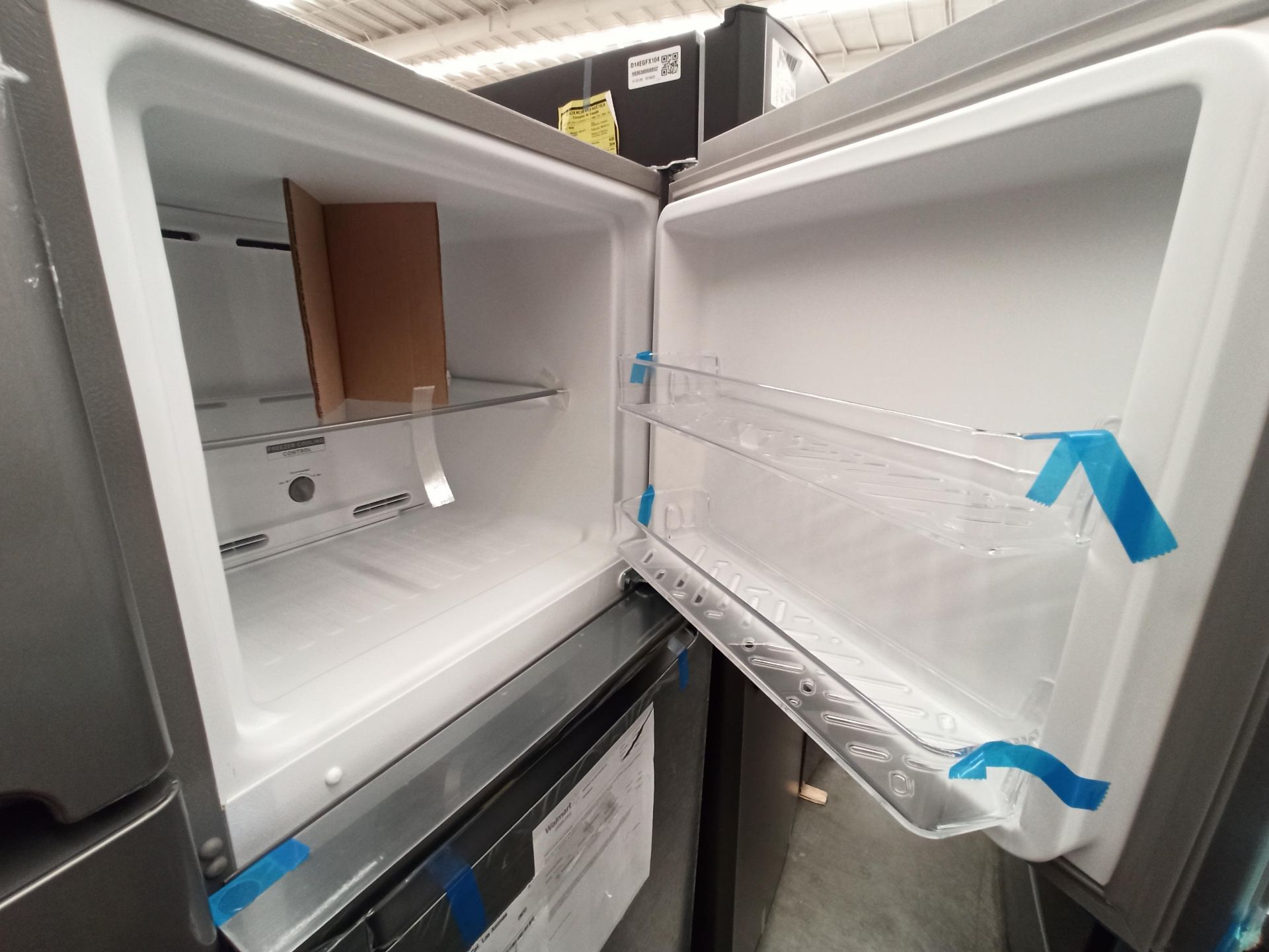 Lote de 2 refrigeradores contiene: 1 Refrigerador Marca WHIRLPOOL, Modelo WT1230K, Serie VSB3739992 - Image 7 of 18