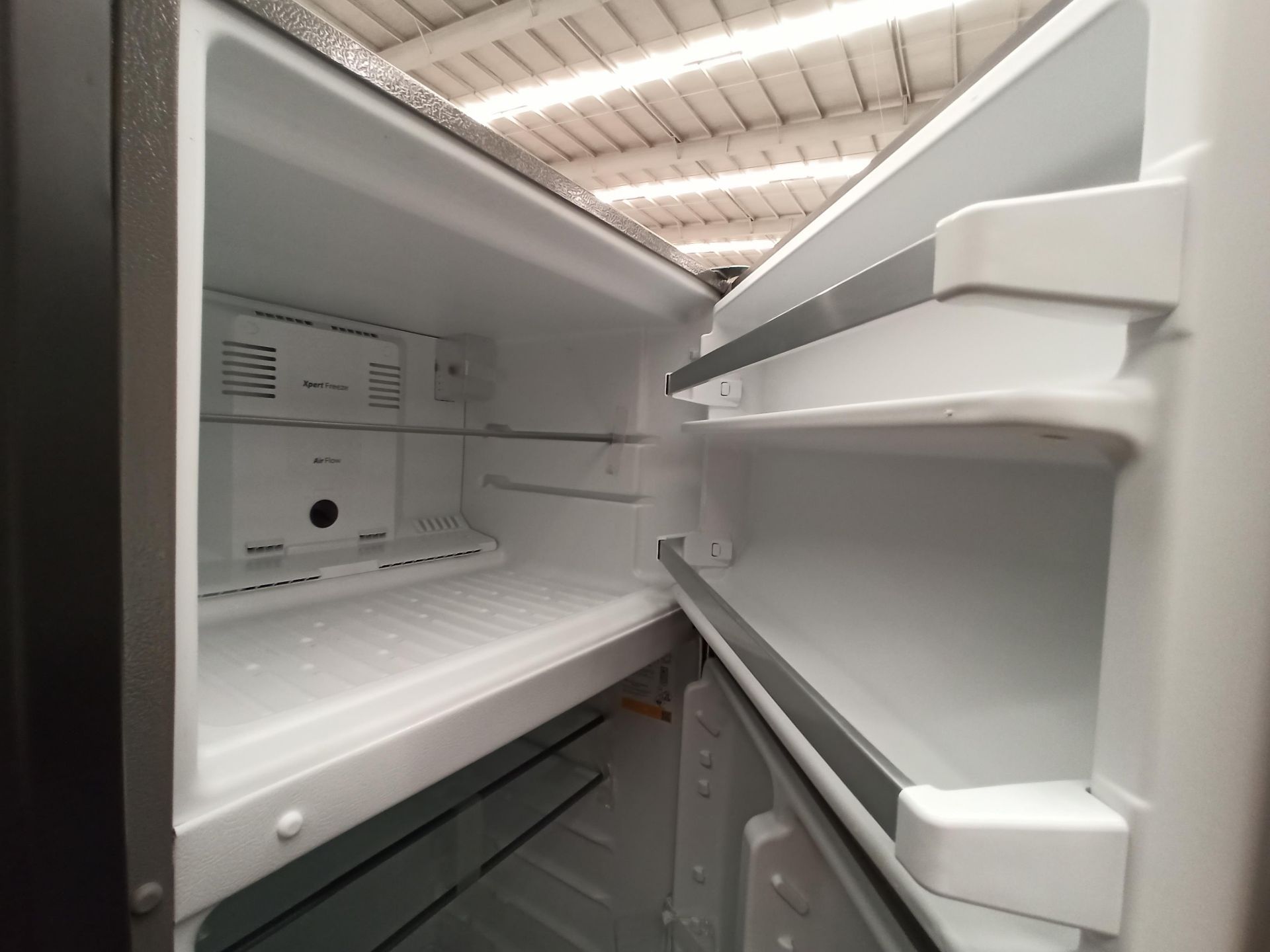 Lote de 2 refrigeradores contiene: 1 Refrigerador Marca WHIRLPOOL, Modelo WT1818A, Serie 878989, Co - Image 3 of 16