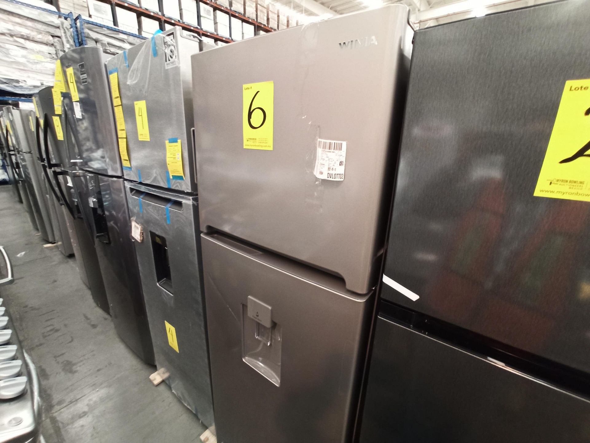 Lote de 2 refrigeradores contiene: 1 Refrigerador con dispensador de agua Marca MABE, Modelo RMA300 - Image 14 of 18