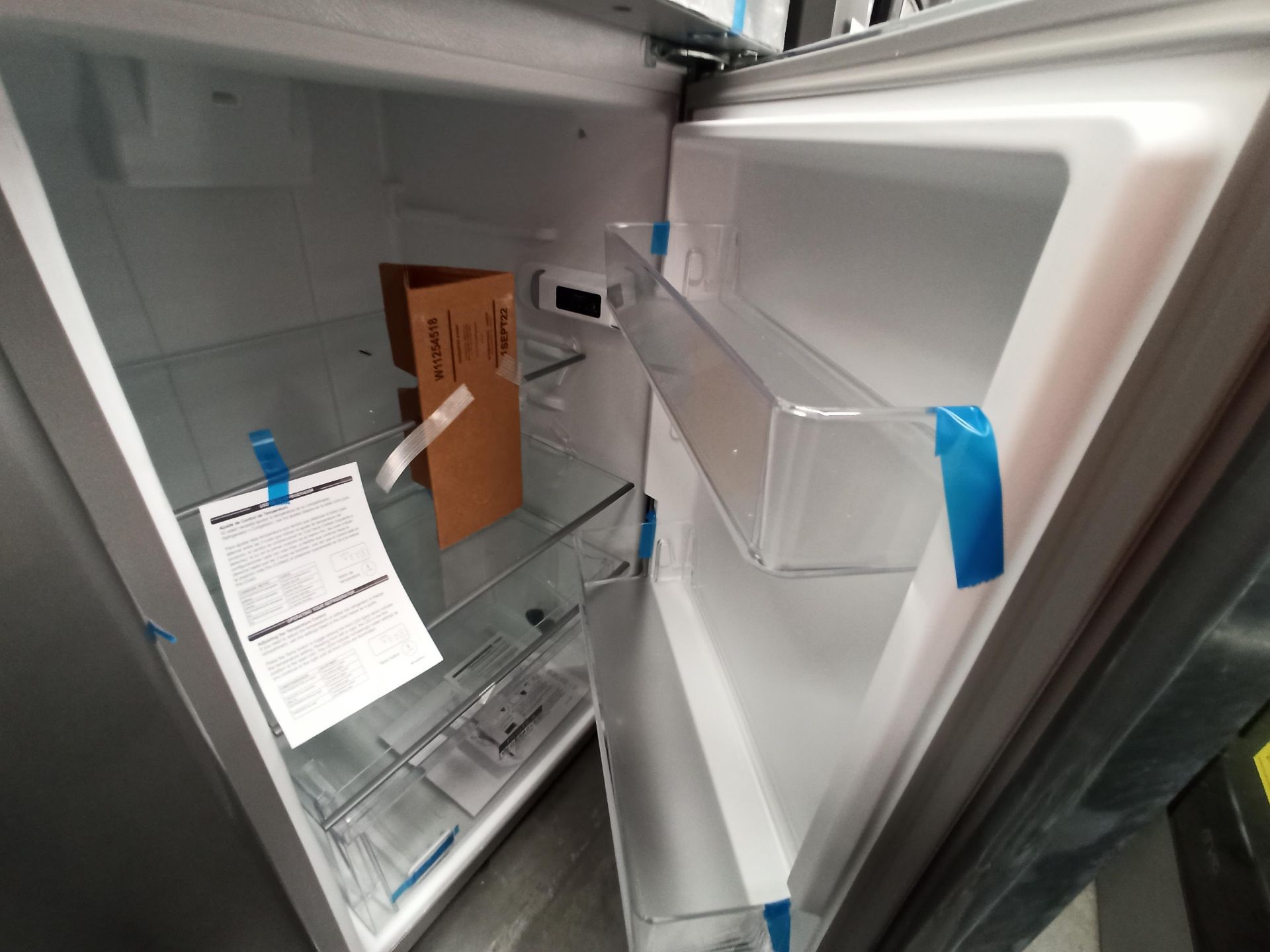 Lote de 2 refrigeradores contiene: 1 Refrigerador Marca WHIRLPOOL, Modelo WT1230K, Serie VSB3739992 - Image 8 of 18