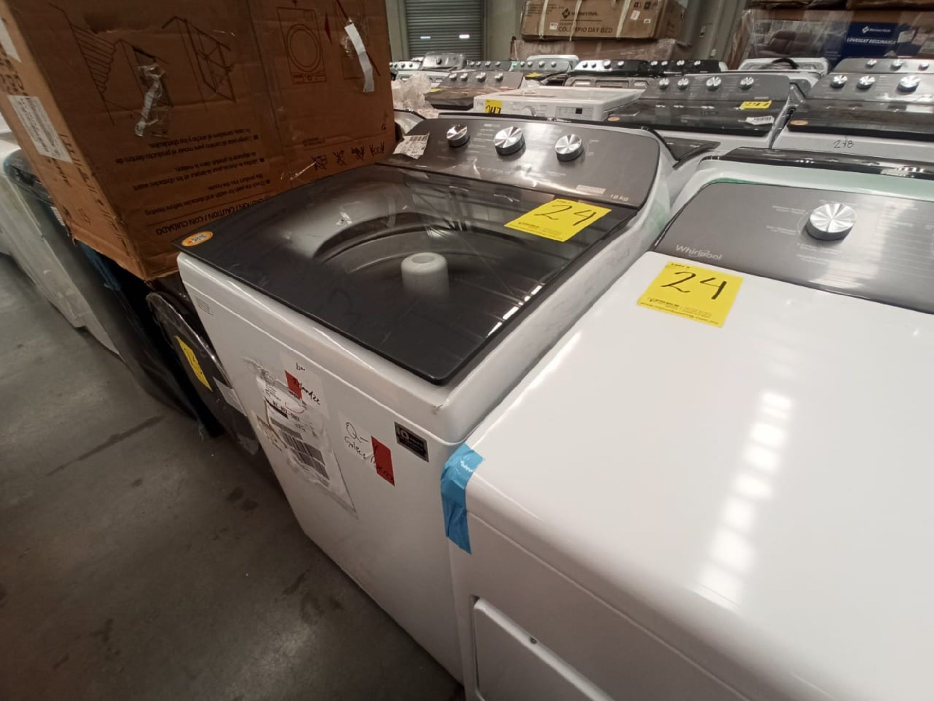 Lote de 1 Lavadora y 1 secadora contiene: 1 lavadora de 18 kg Marca Whirlpool, Modelo 8MWTW1823WJM0 - Image 11 of 14