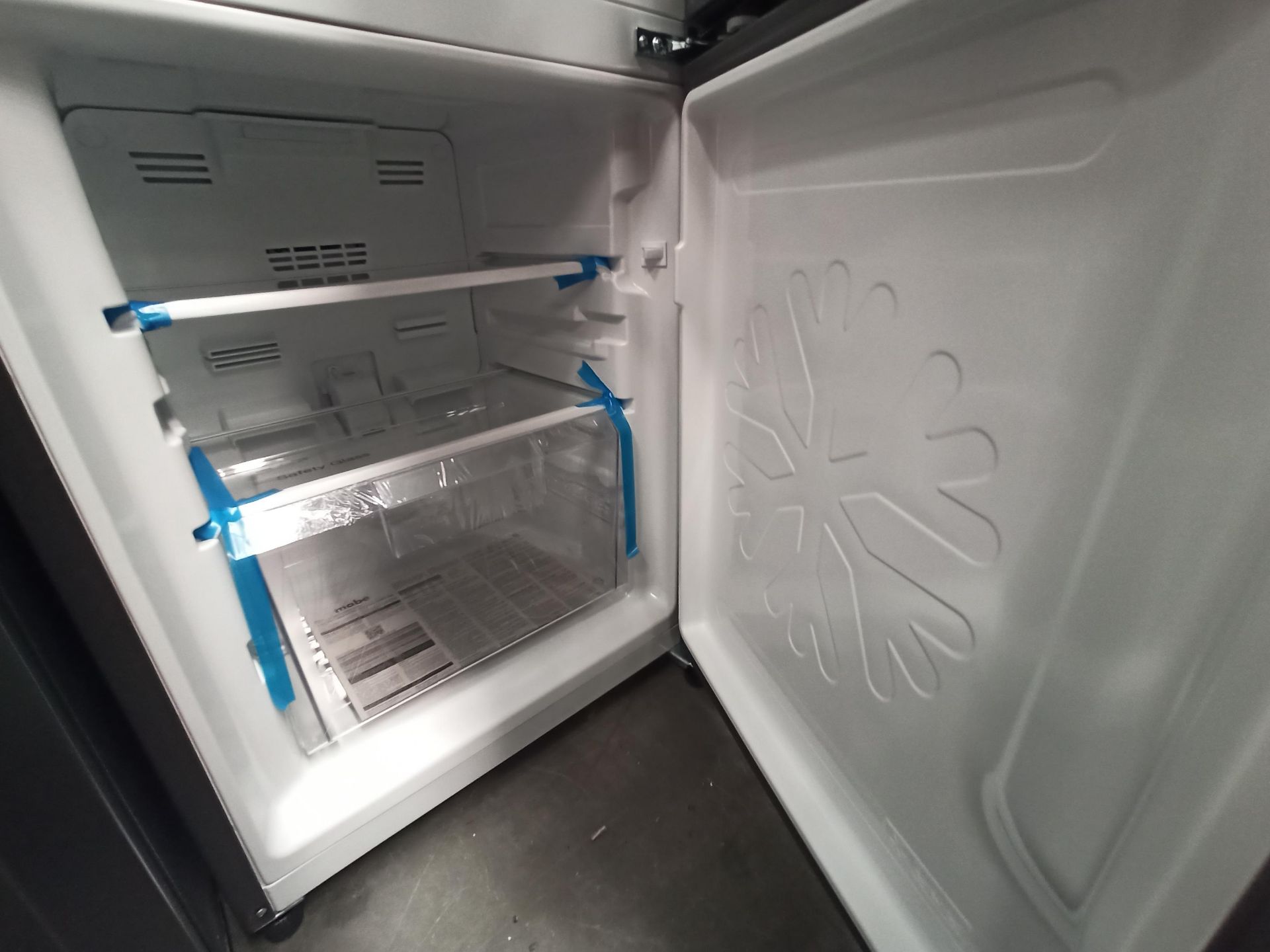 1 Refrigerador con dispensador de agua Marca MABE, Modelo RMB300IZMRXA, Serie 2210B408141, Color GR - Image 8 of 9