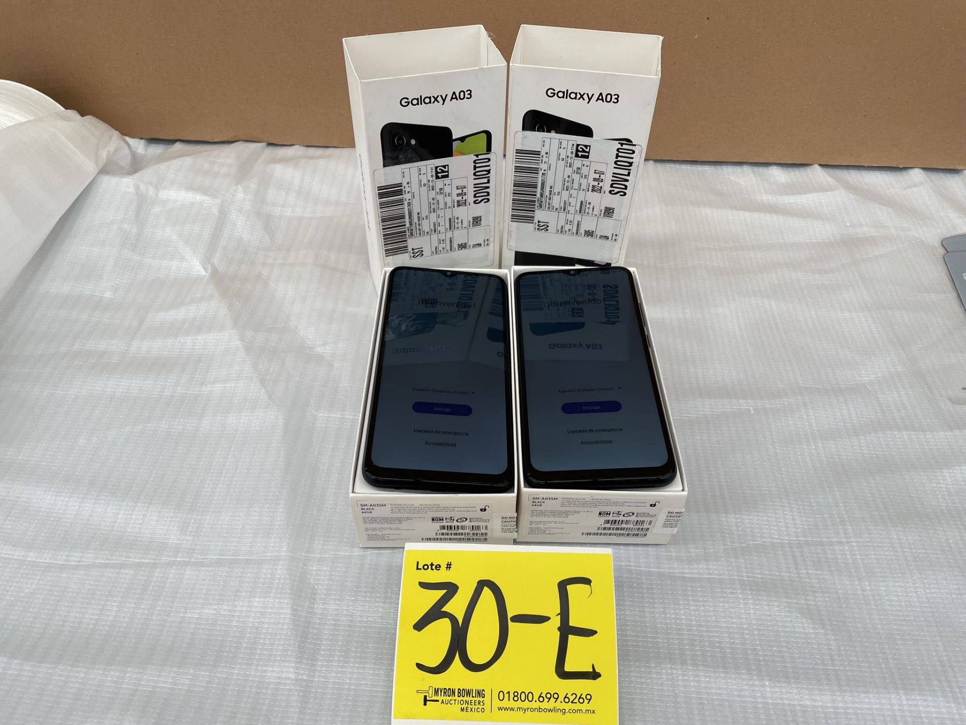 (EQUIPO NUEVO) Lote de 2 teléfonos celulares contiene: 1 celular Marca SAMSUNG, Modelo GALAXY A03,