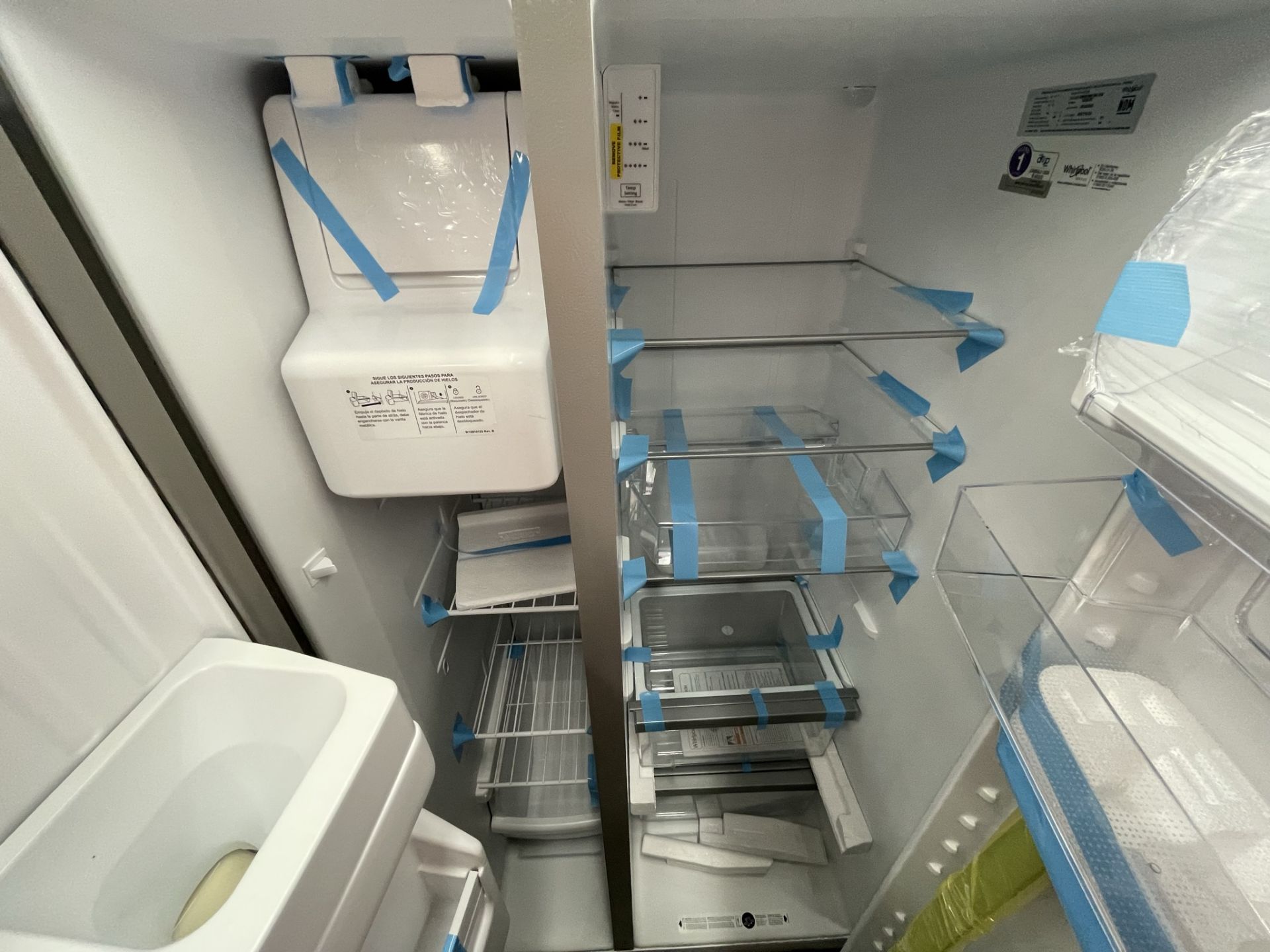 (EQUIPO NUEVO) 1 Refrigerador con dispensador de agua Marca WHIRLPOOL, Modelo WD2620S, Serie 795780 - Image 8 of 9