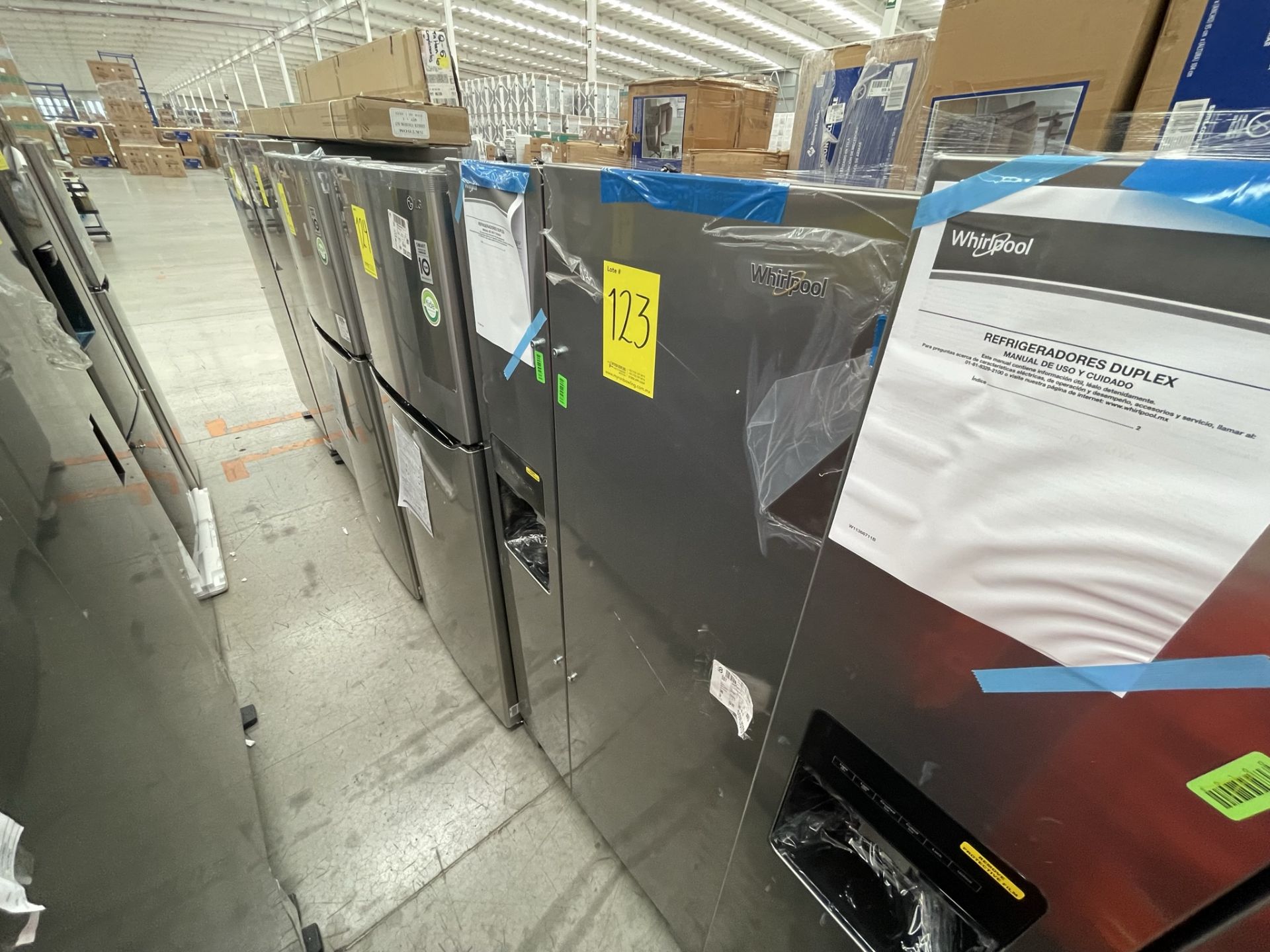 (EQUIPO NUEVO) 1 Refrigerador con dispensador de agua Marca WHIRLPOOL, Modelo WD2620S, Serie 025709 - Image 3 of 8