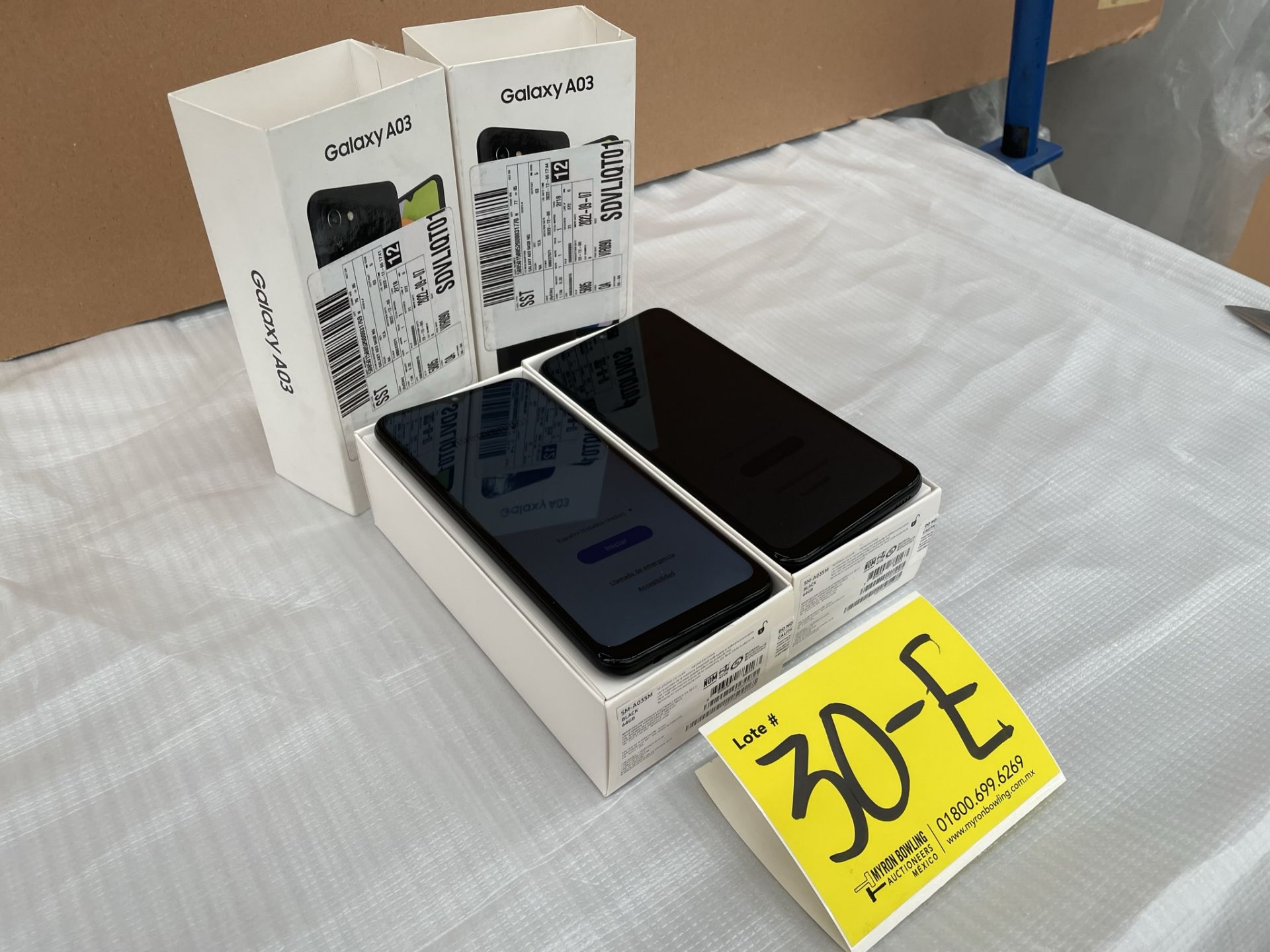 (EQUIPO NUEVO) Lote de 2 teléfonos celulares contiene: 1 celular Marca SAMSUNG, Modelo GALAXY A03, - Image 6 of 9