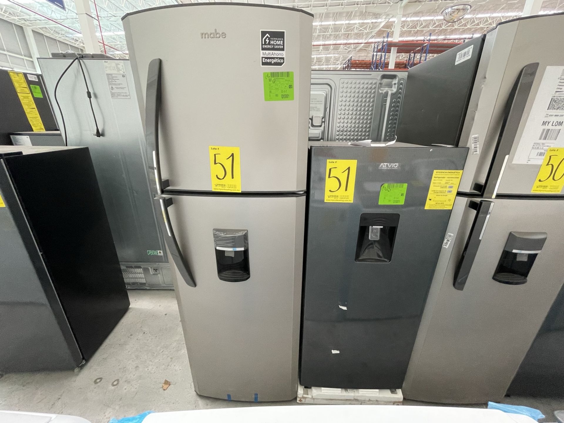 Lote de 2 Refrigeradores contiene: 1 Refrigerador con dispensador de agua Marca MABE, Modelo RMA250