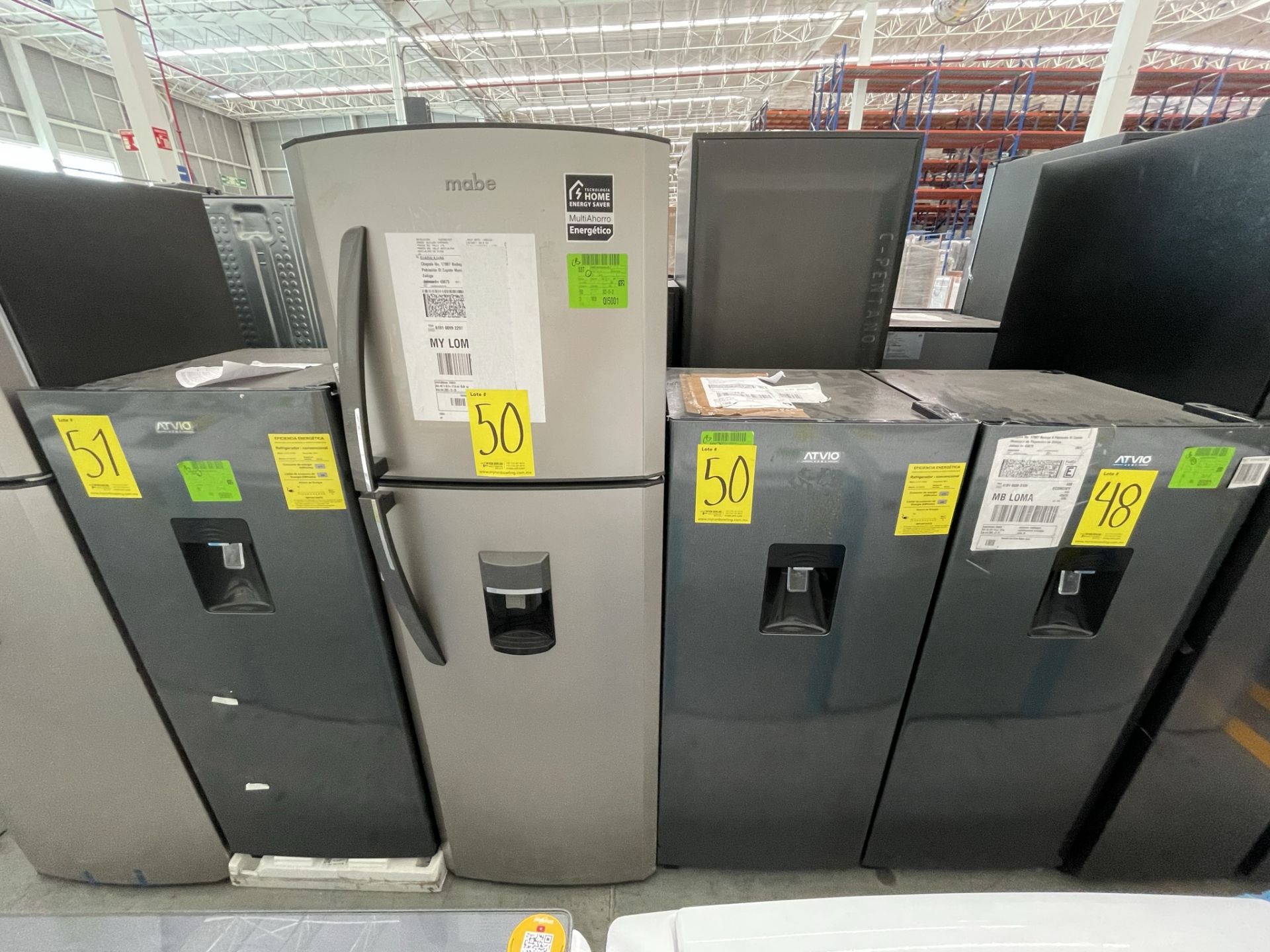 Lote de 2 Refrigeradores contiene: 1 Refrigerador con dispensador de agua Marca MABE, Modelo RMA250