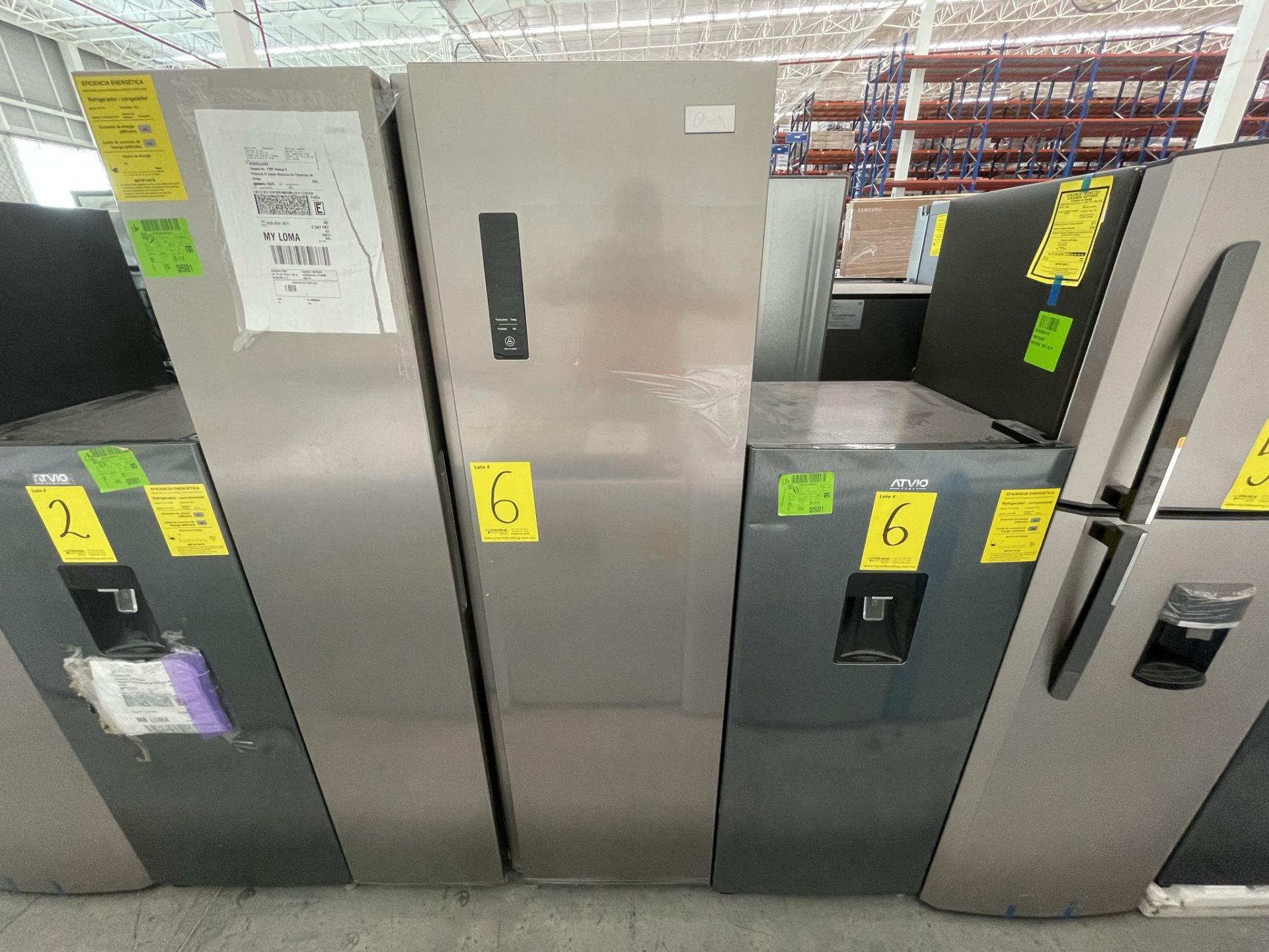 Lote de 2 Refrigeradores contiene: 1 Refrigerador Marca OSTER, Modelo OSSBSME20SSEVI, Serie N/D, Col