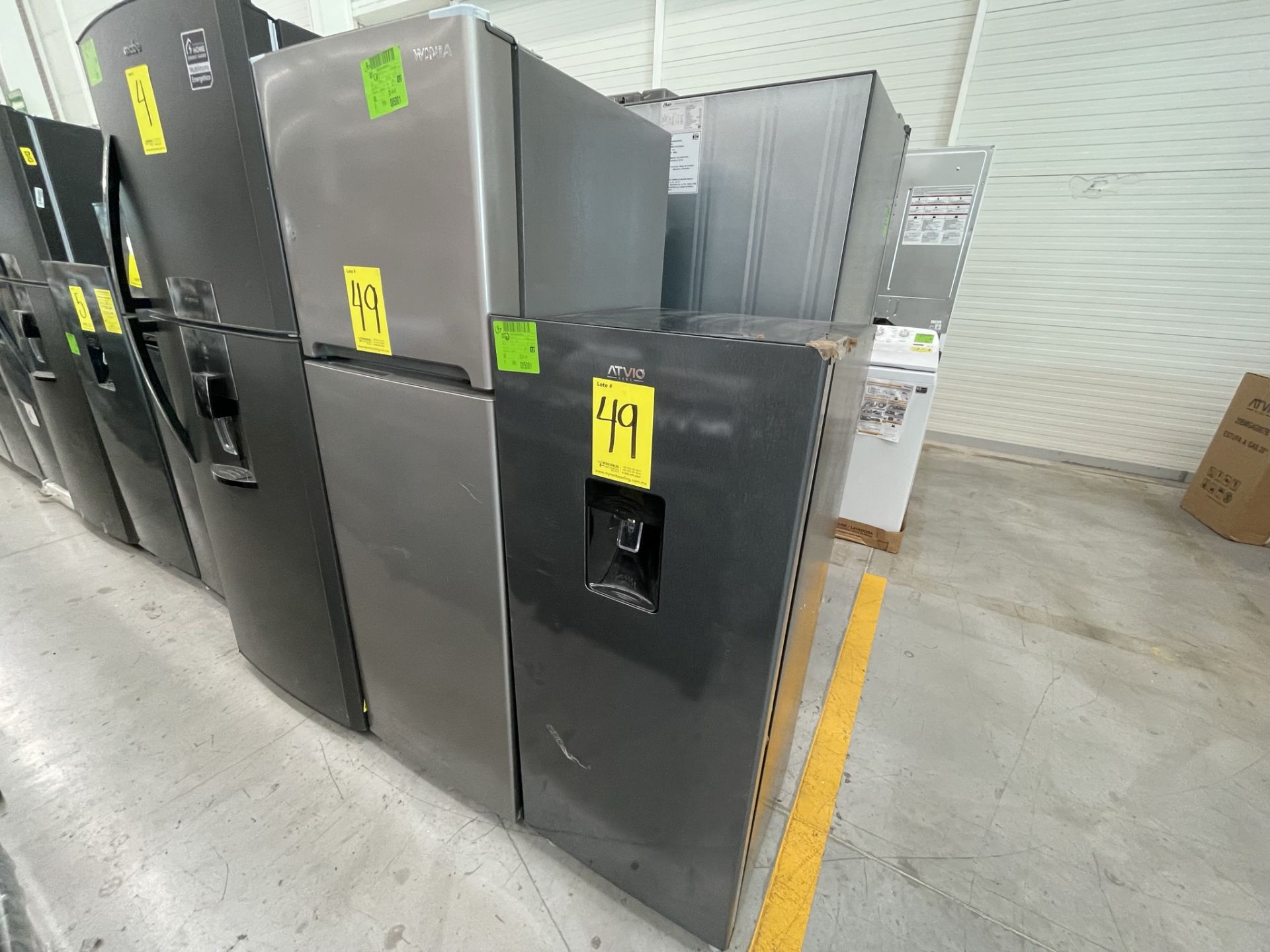 Lote de 2 Refrigeradores contiene: 1 Refrigerador Marca WINIA, Modelo DRF25210GN, Serie 370028, Col - Image 2 of 28