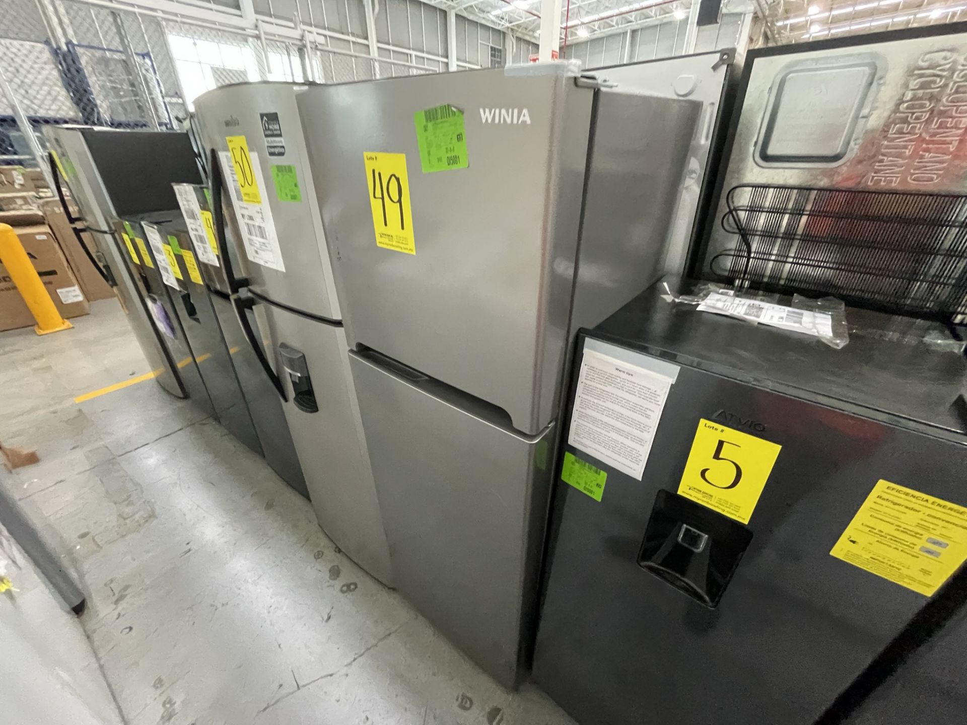 Lote de 2 Refrigeradores contiene: 1 Refrigerador Marca WINIA, Modelo DRF25210GN, Serie 370028, Col - Image 15 of 28