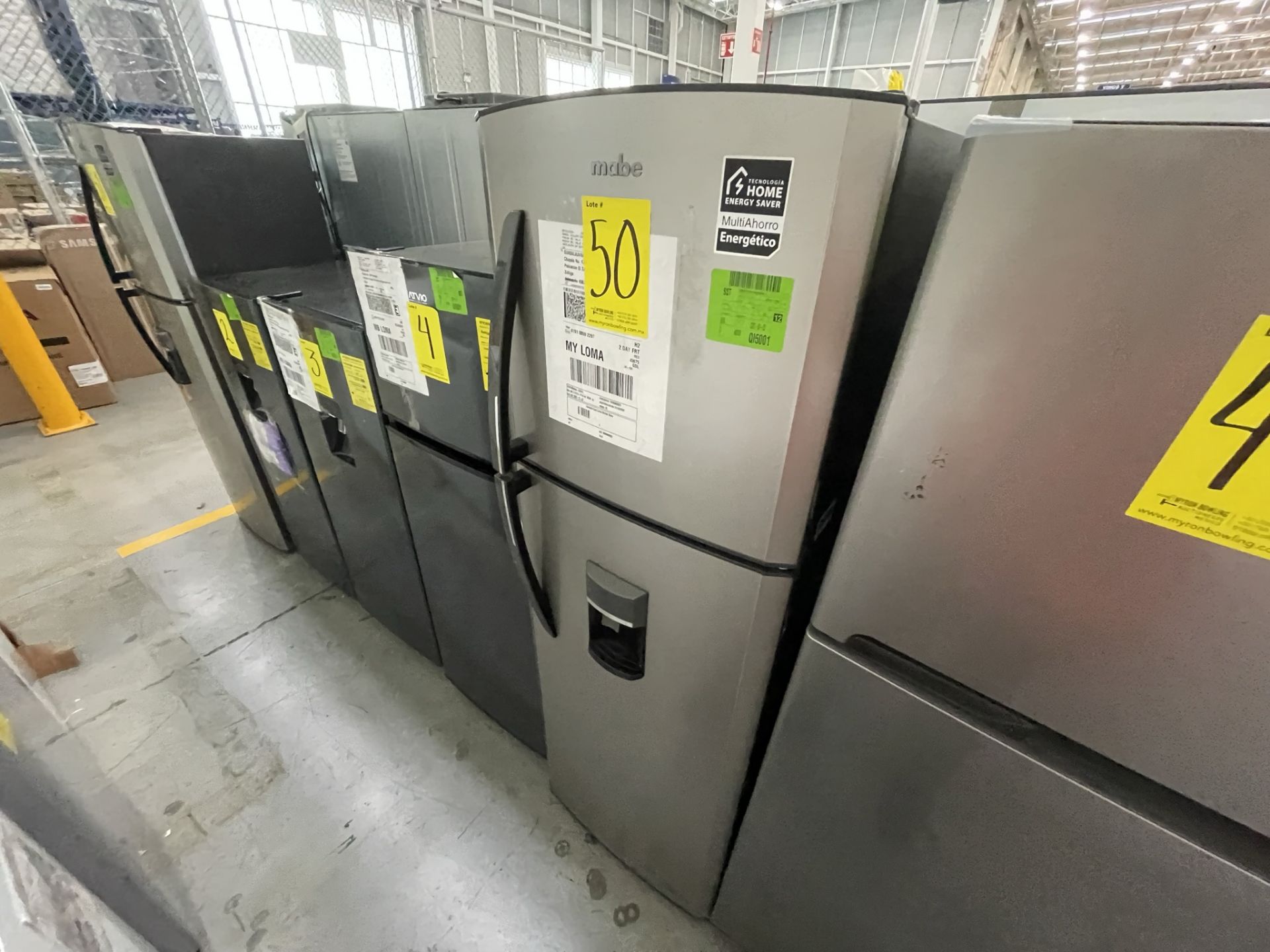 Lote de 2 Refrigeradores contiene: 1 Refrigerador con dispensador de agua Marca MABE, Modelo RMA250 - Image 9 of 21