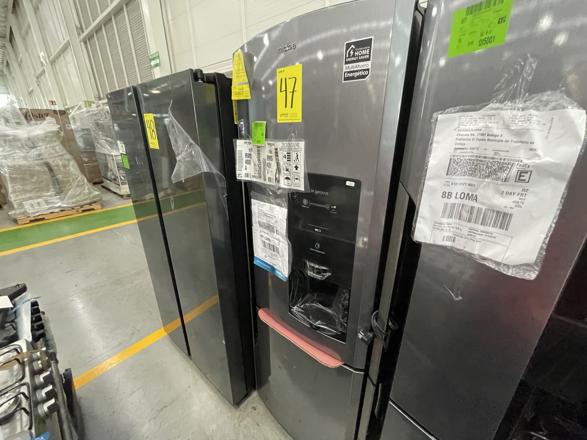 Lote de 2 Refrigeradores contiene: 1 Refrigerador con dispensador de agua Marca MABE, Modelo RMB400 - Image 12 of 24