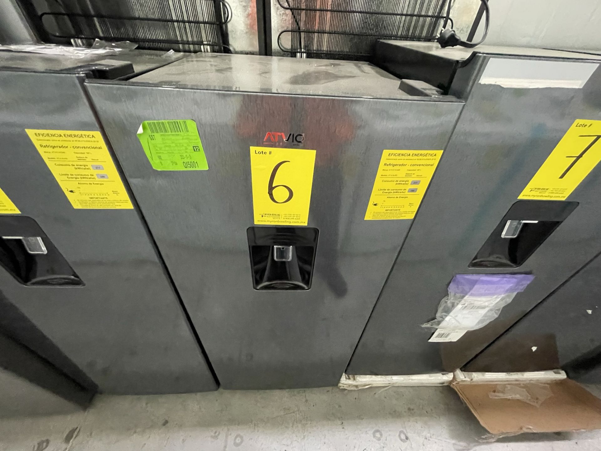 Lote de 2 Refrigeradores contiene: 1 Refrigerador Marca OSTER, Modelo OSSBSME20SSEVI, Serie N/D, Col - Image 15 of 23