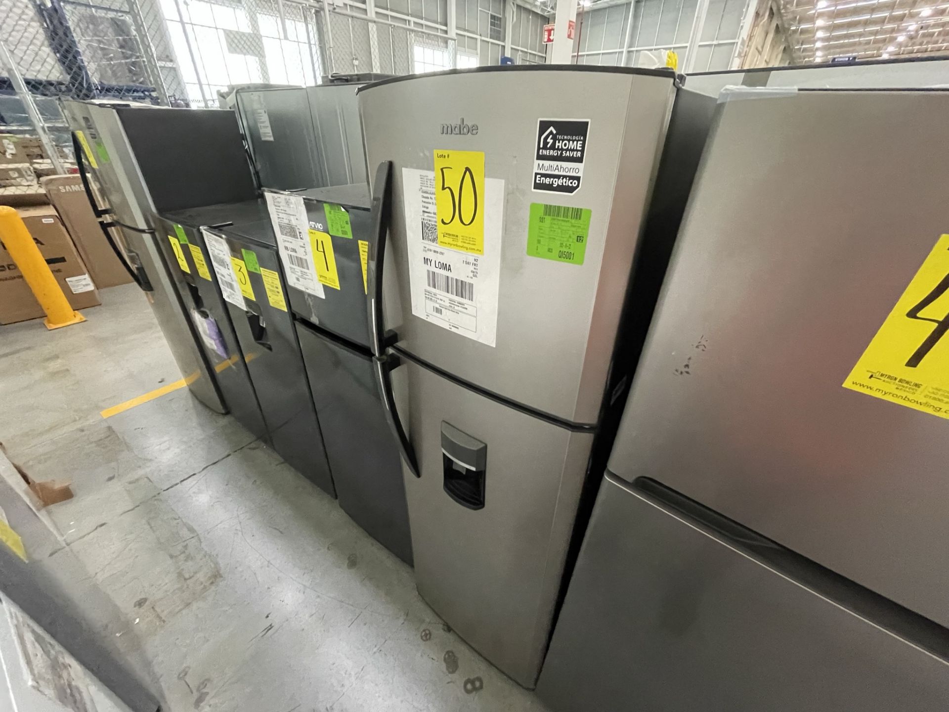 Lote de 2 Refrigeradores contiene: 1 Refrigerador con dispensador de agua Marca MABE, Modelo RMA250 - Image 8 of 21