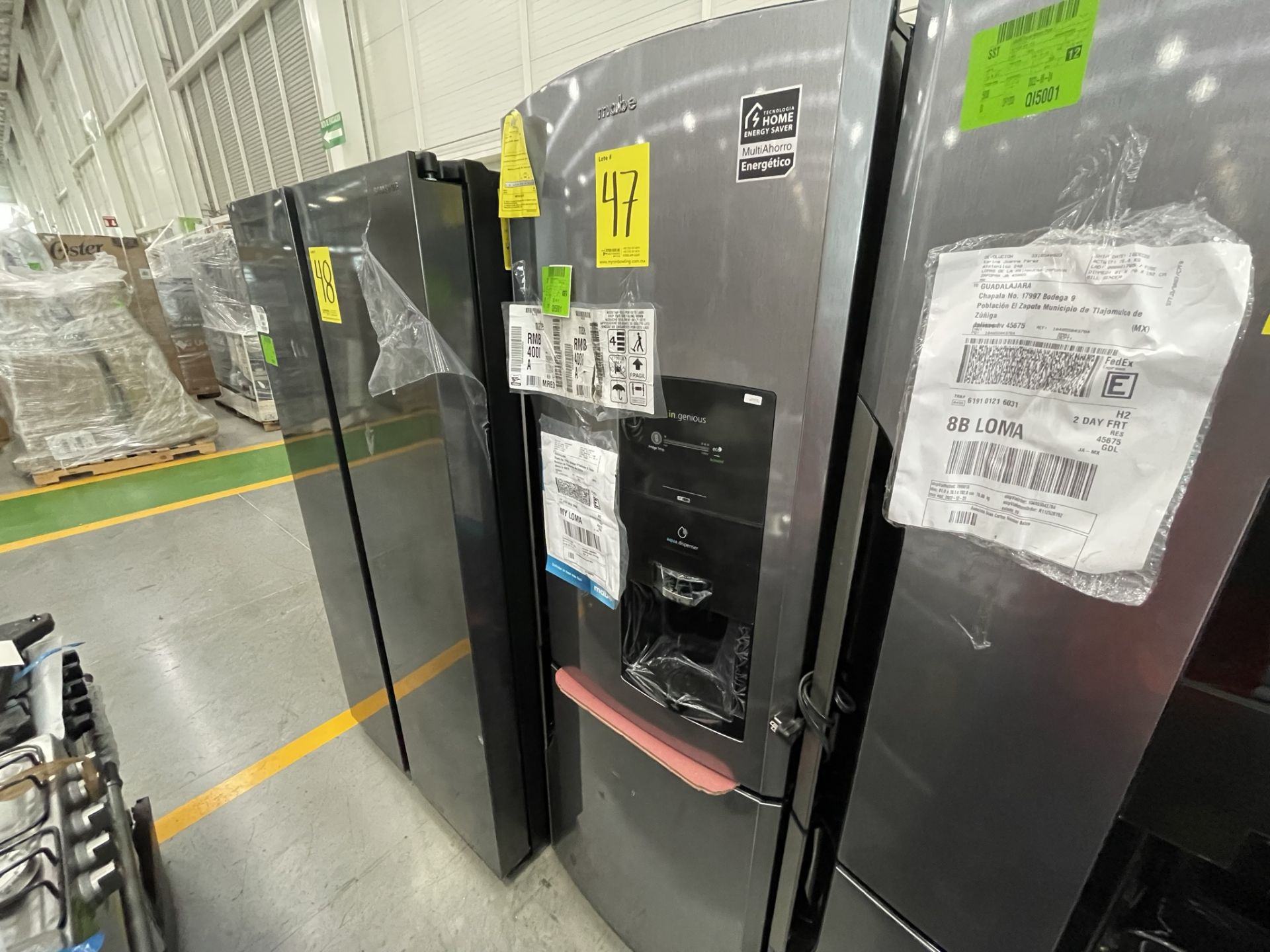 Lote de 2 Refrigeradores contiene: 1 Refrigerador con dispensador de agua Marca MABE, Modelo RMB400 - Image 11 of 24