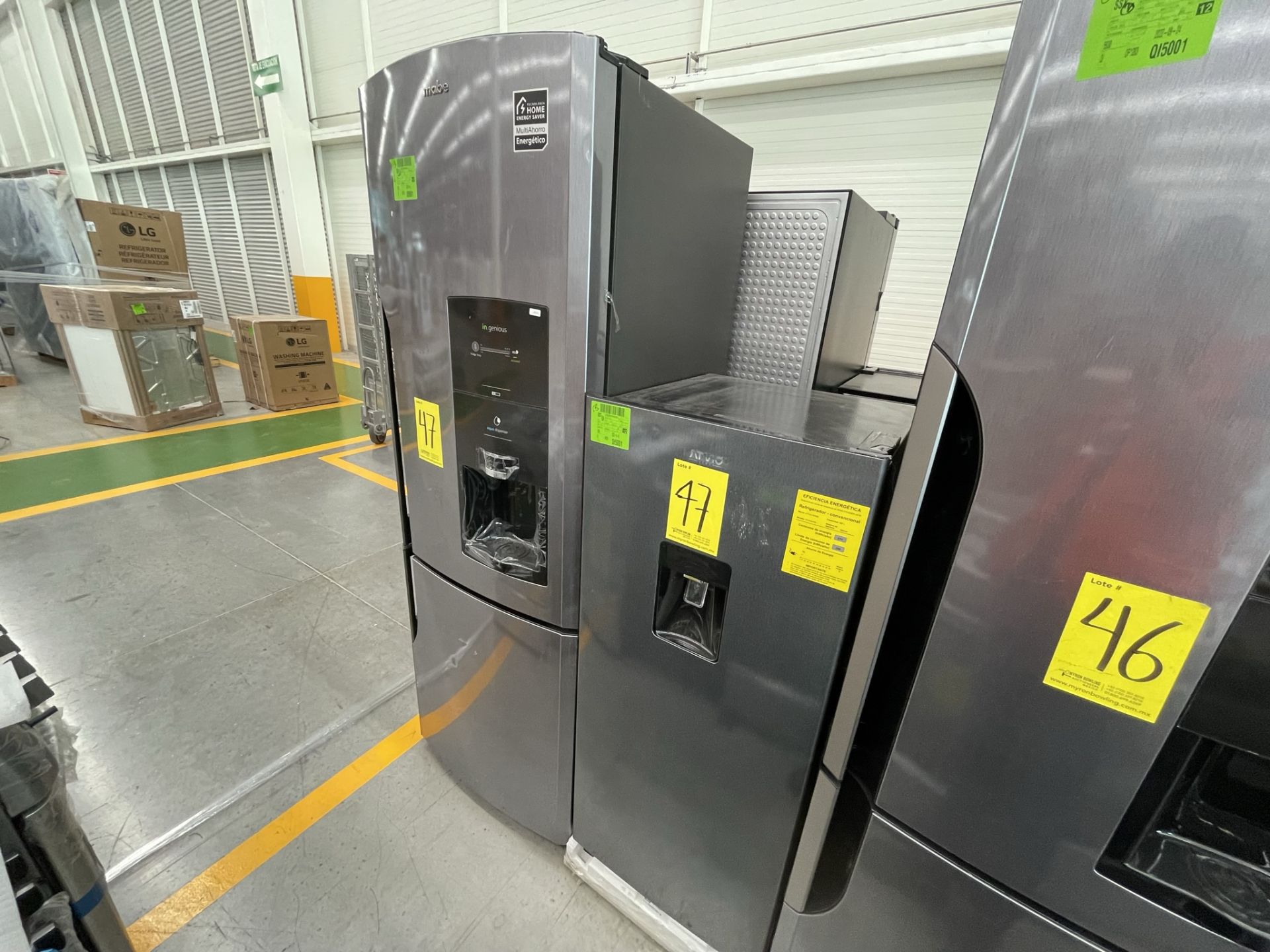 Lote de 2 Refrigeradores contiene: 1 Refrigerador con dispensador de agua Marca MABE, Modelo RMB400 - Image 4 of 24