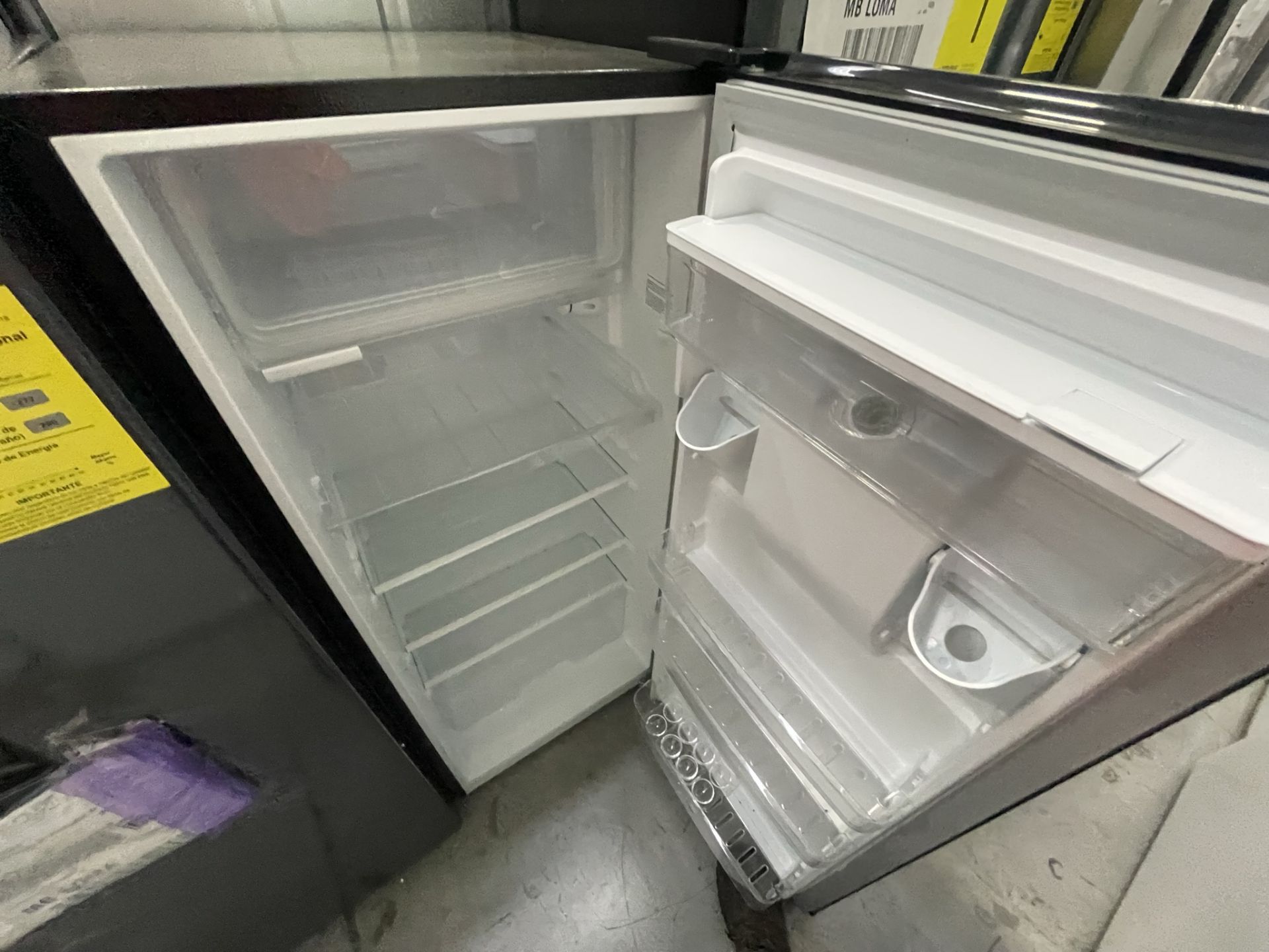Lote de 2 Refrigeradores contiene: 1 Refrigerador Marca LG, Modelo GT24BS, Serie T1C953, Color Gris - Image 22 of 23