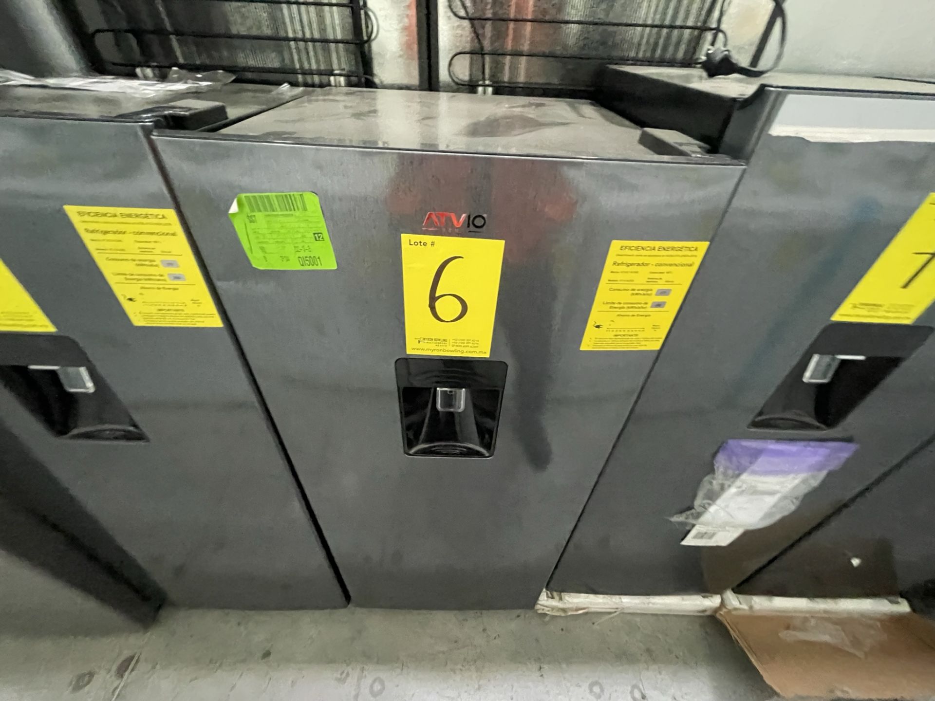 Lote de 2 Refrigeradores contiene: 1 Refrigerador Marca OSTER, Modelo OSSBSME20SSEVI, Serie N/D, Col - Image 16 of 23