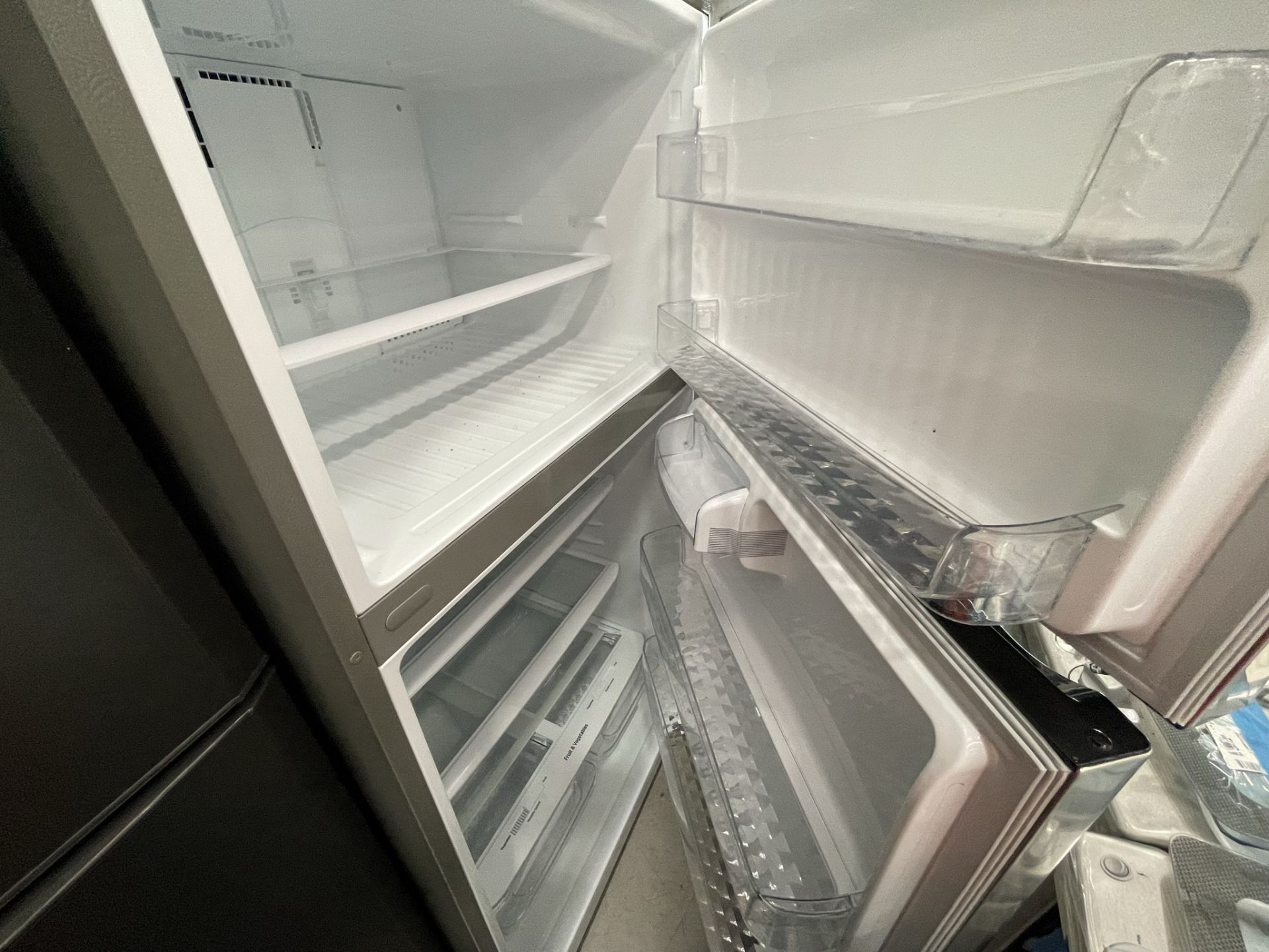 Lote de 2 Refrigeradores contiene: 1 Refrigerador Marca LG, Modelo GT24BS, Serie T1C953, Color Gris - Image 14 of 23