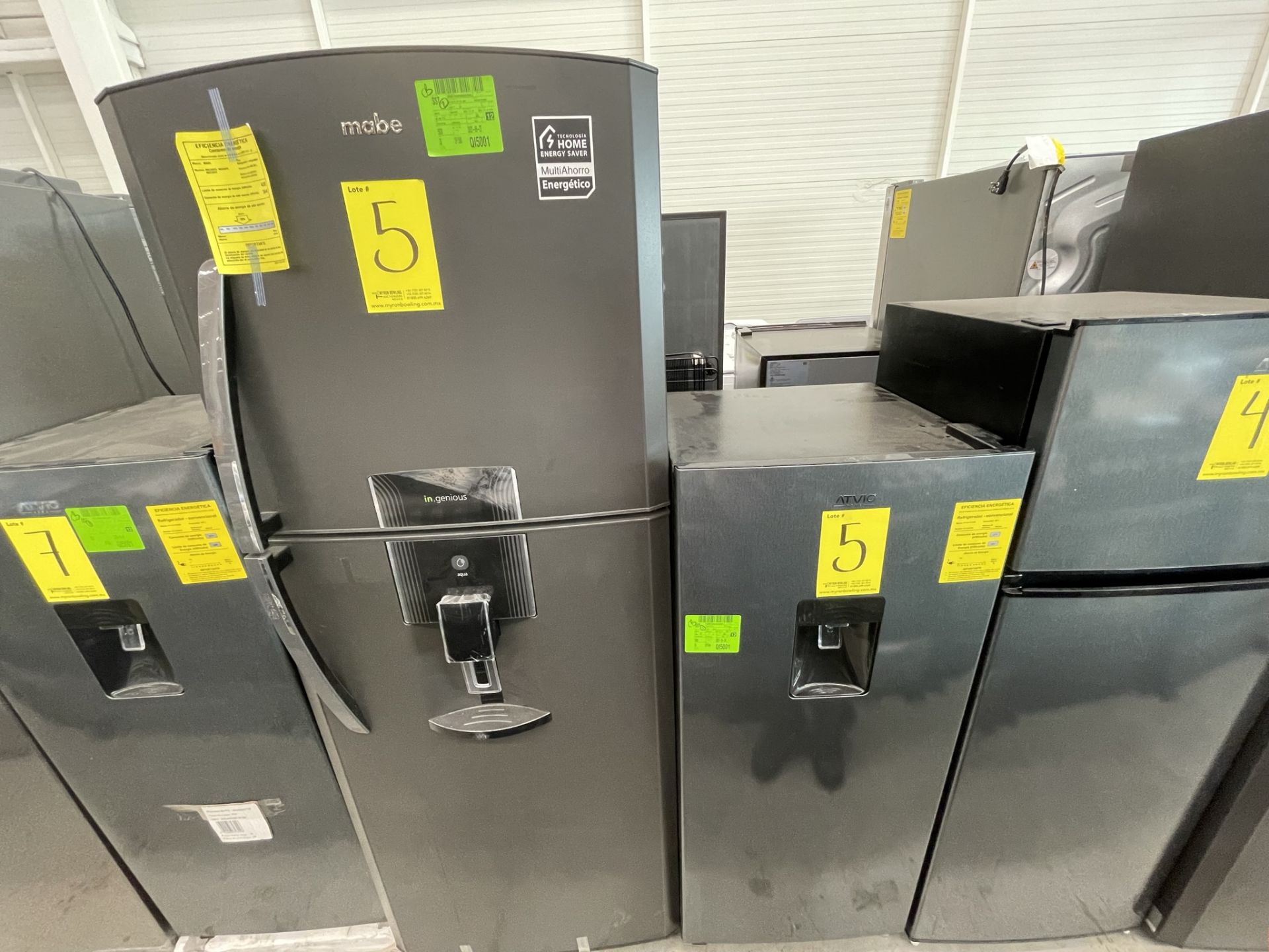 Lote de 2 Refrigeradores contiene: 1 Refrigerador con dispensador de agua Marca MABE, Modelo RME360