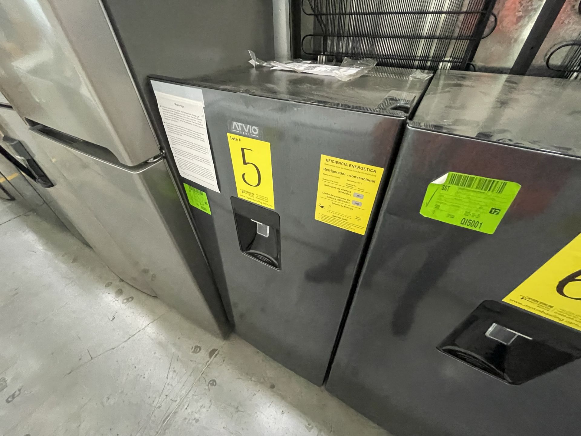 Lote de 2 Refrigeradores contiene: 1 Refrigerador con dispensador de agua Marca MABE, Modelo RME360 - Image 19 of 23