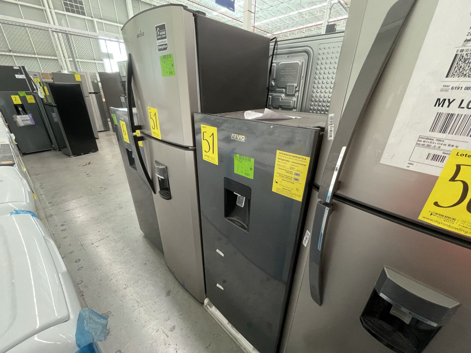 Lote de 2 Refrigeradores contiene: 1 Refrigerador con dispensador de agua Marca MABE, Modelo RMA250 - Image 3 of 13