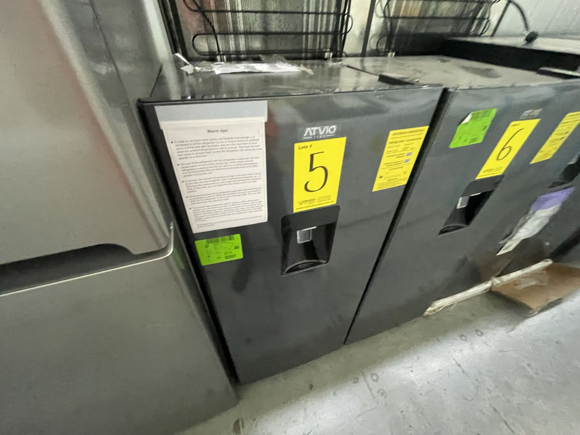 Lote de 2 Refrigeradores contiene: 1 Refrigerador con dispensador de agua Marca MABE, Modelo RME360 - Image 21 of 23