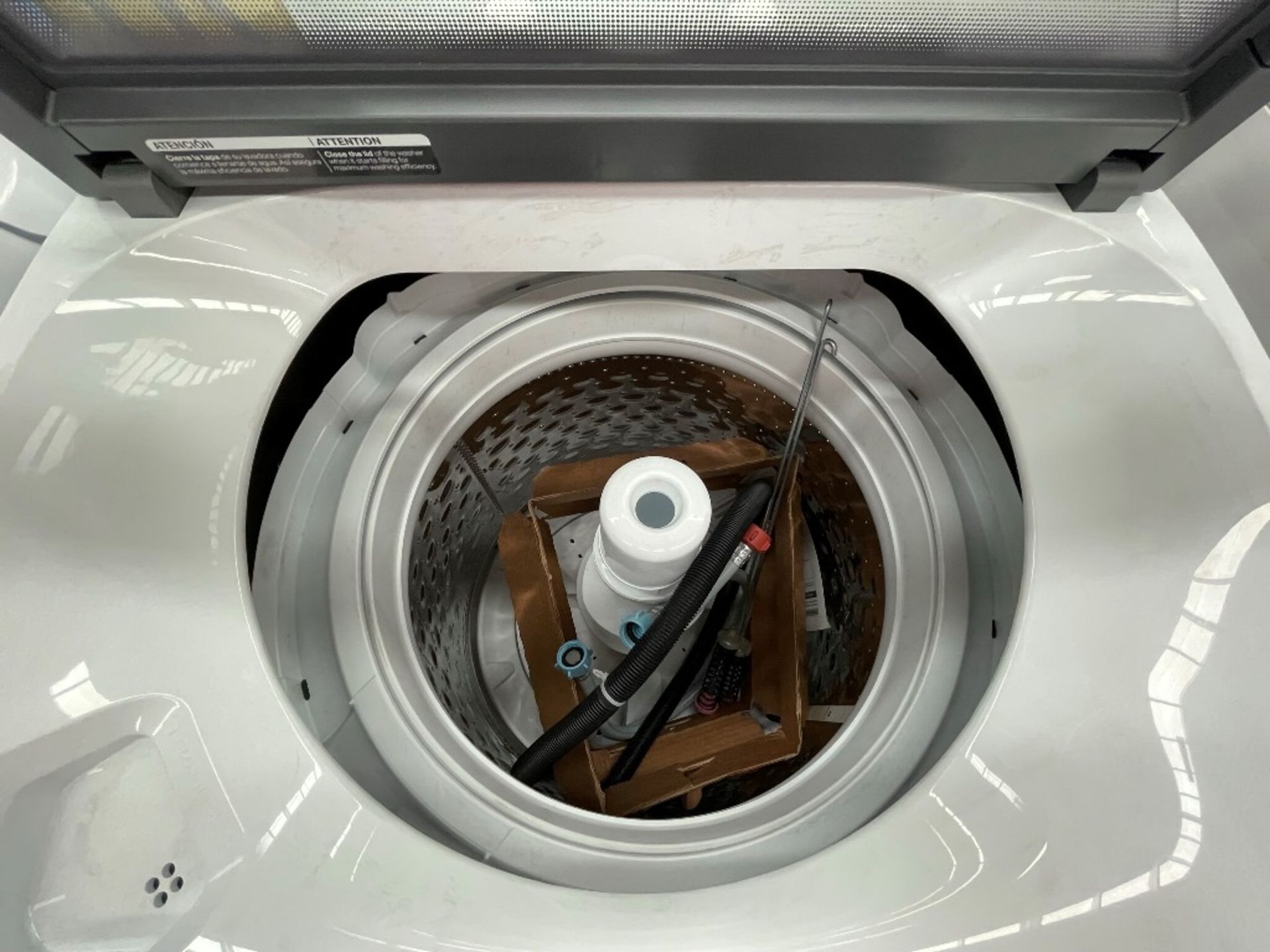 Lote de 2 Lavadoras contiene: 1 lavadora de 19 KG, Marca WINIA, Modelo WHF19F3YY2AH, Serie 802434, - Image 4 of 10